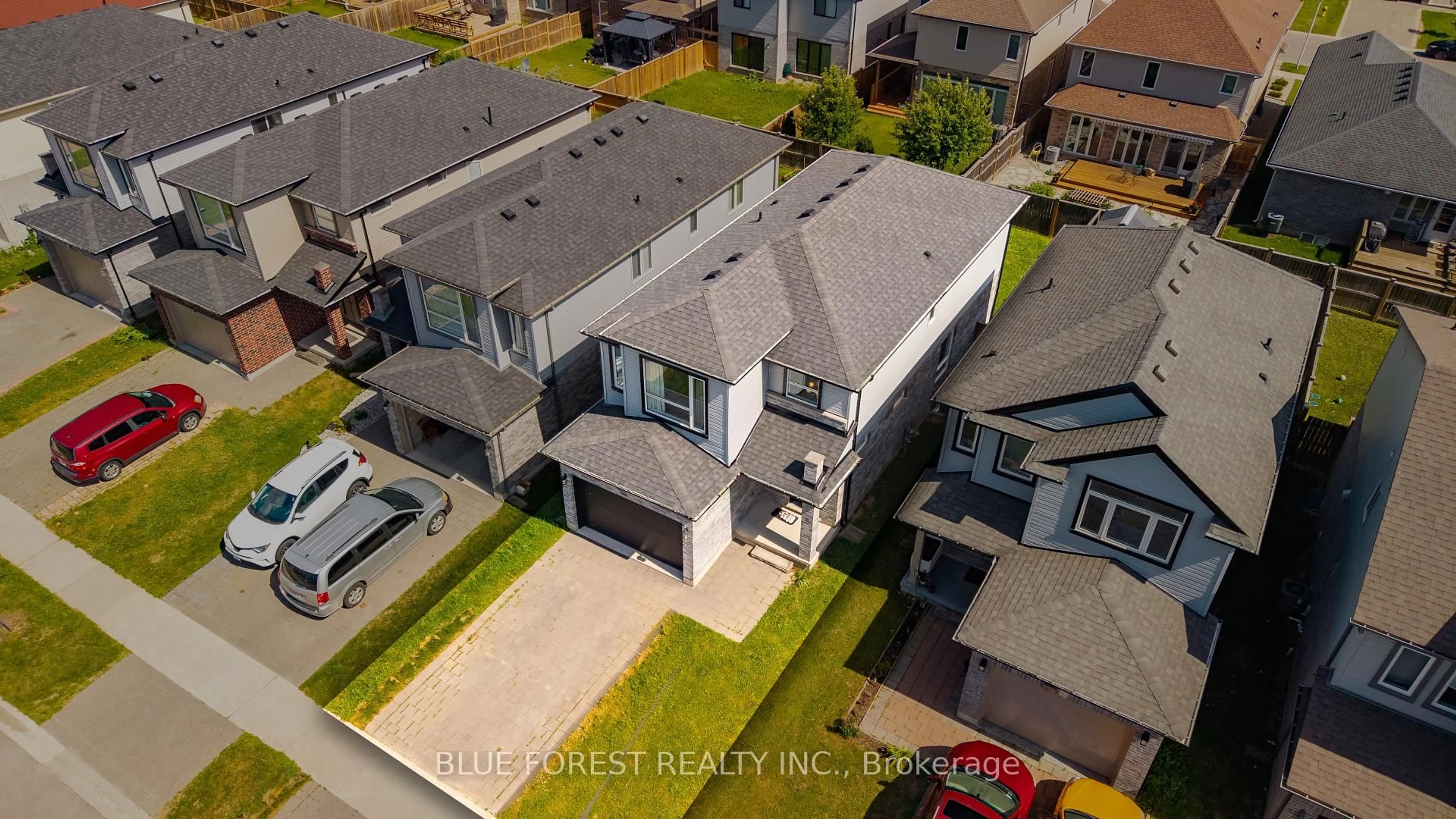 A pic from outside/outdoor area/front of a property/back of a property/a pic from drone, street for 742 Freeport St, London North Ontario N6G 0R3