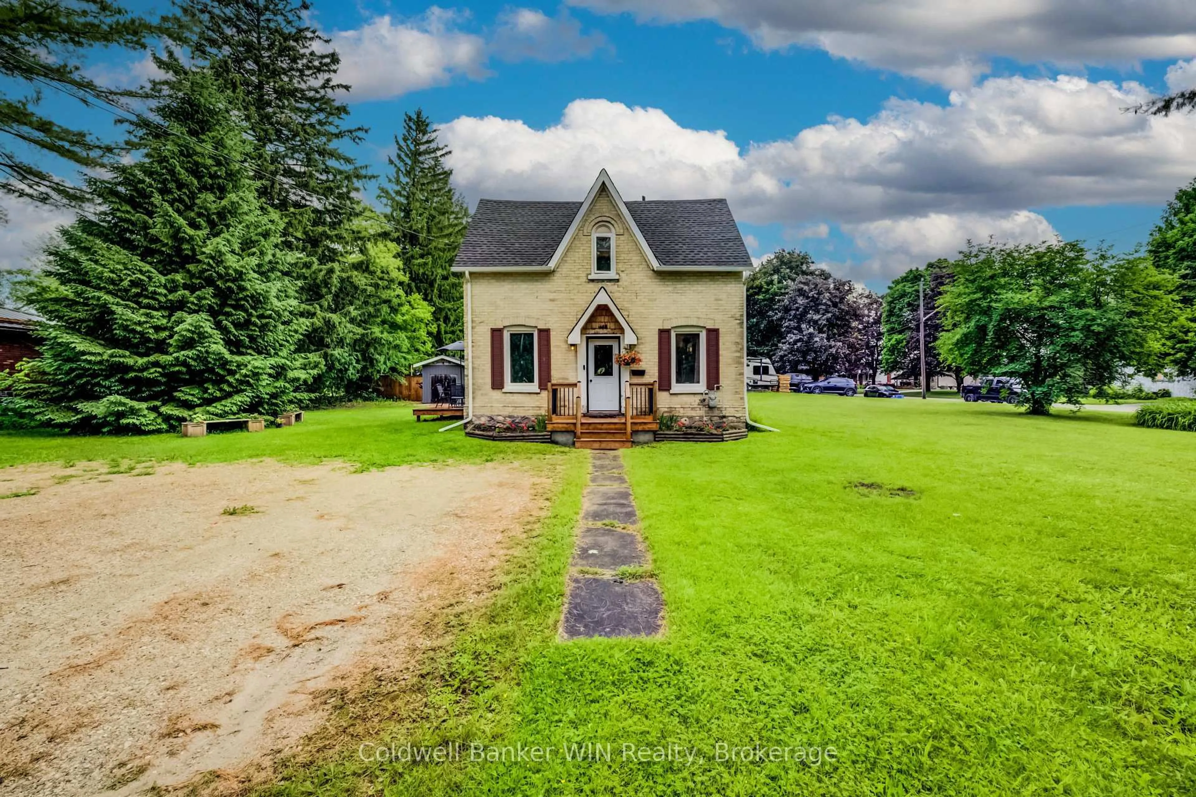 A pic from outside/outdoor area/front of a property/back of a property/a pic from drone, street for 455 Durham St, Wellington North Ontario N0G 2L1