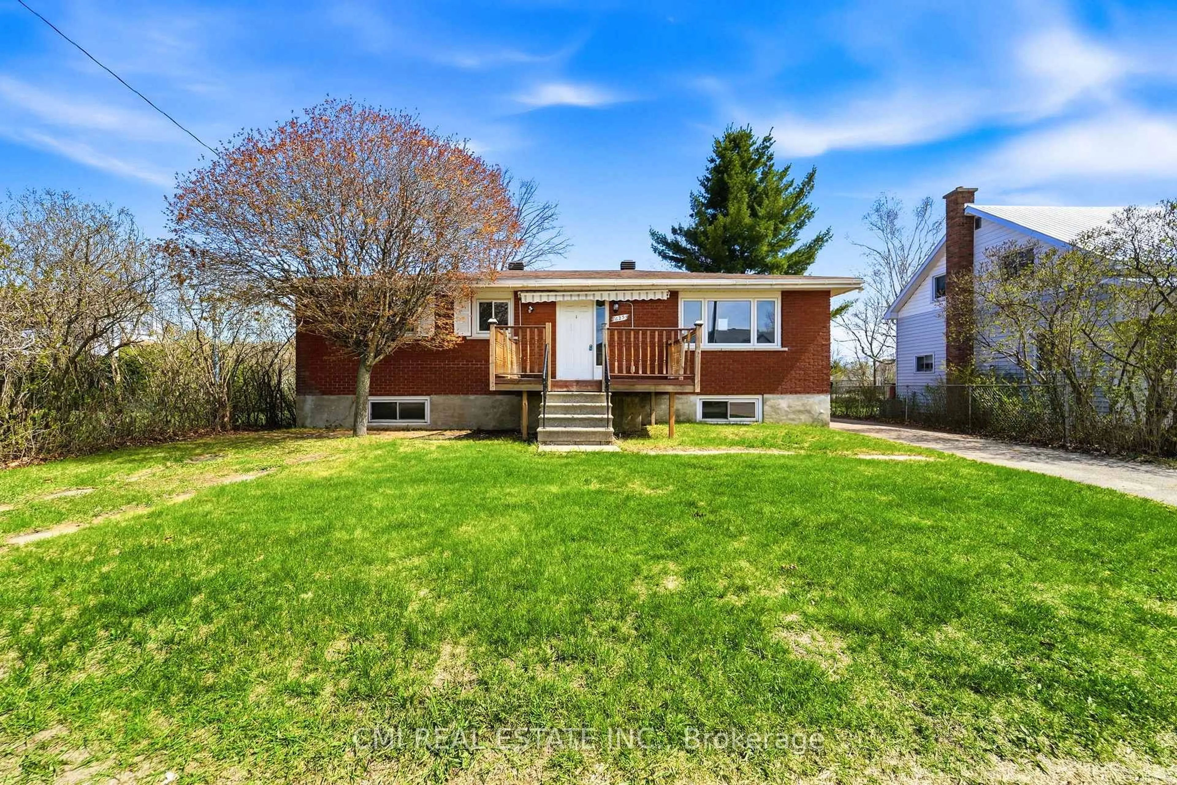 Home with brick exterior material, street for 625 First Ave, Pembroke Ontario K8A 5E3