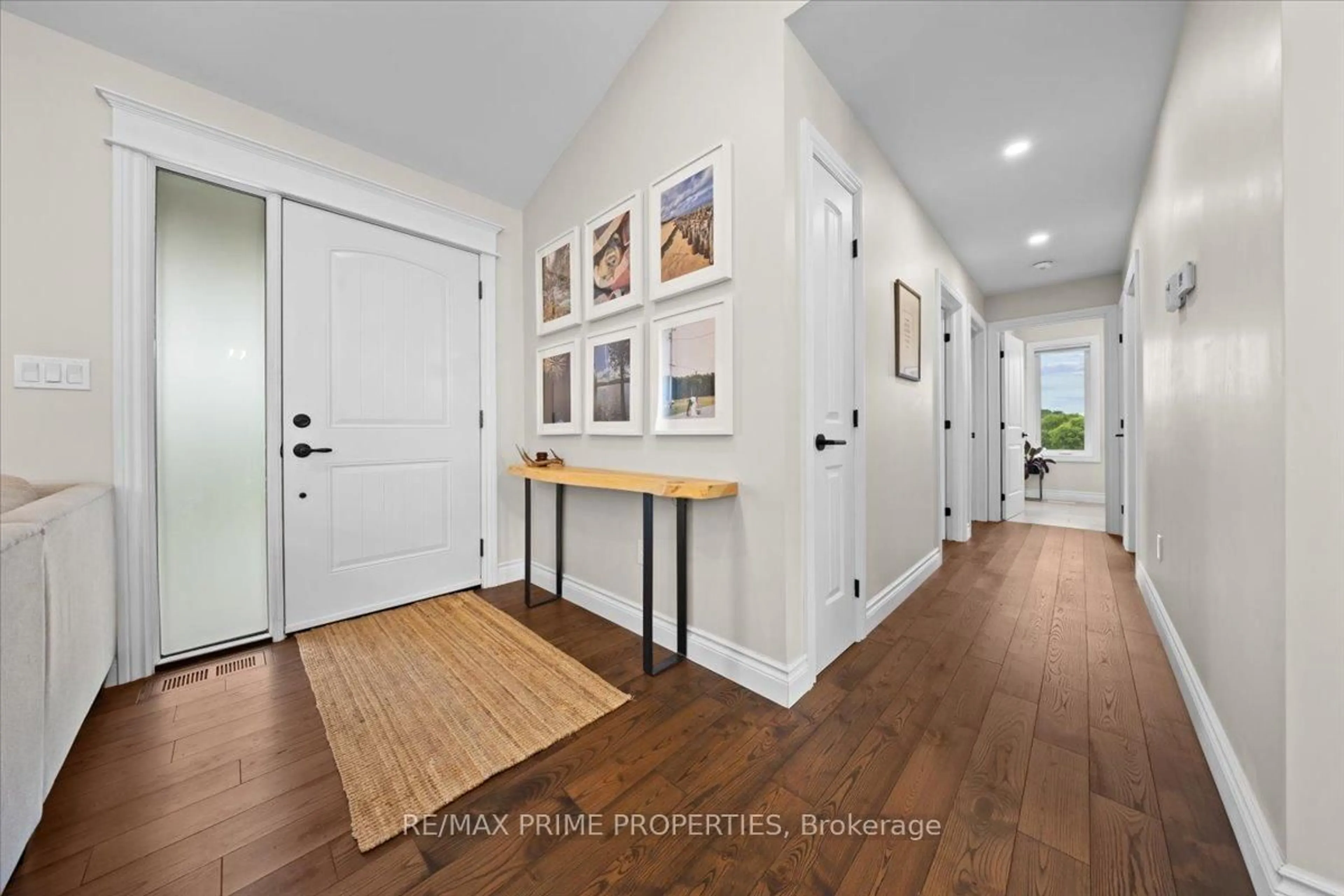 Indoor entryway for 111 Comba Lane, Pakenham Ontario K0A 2X0