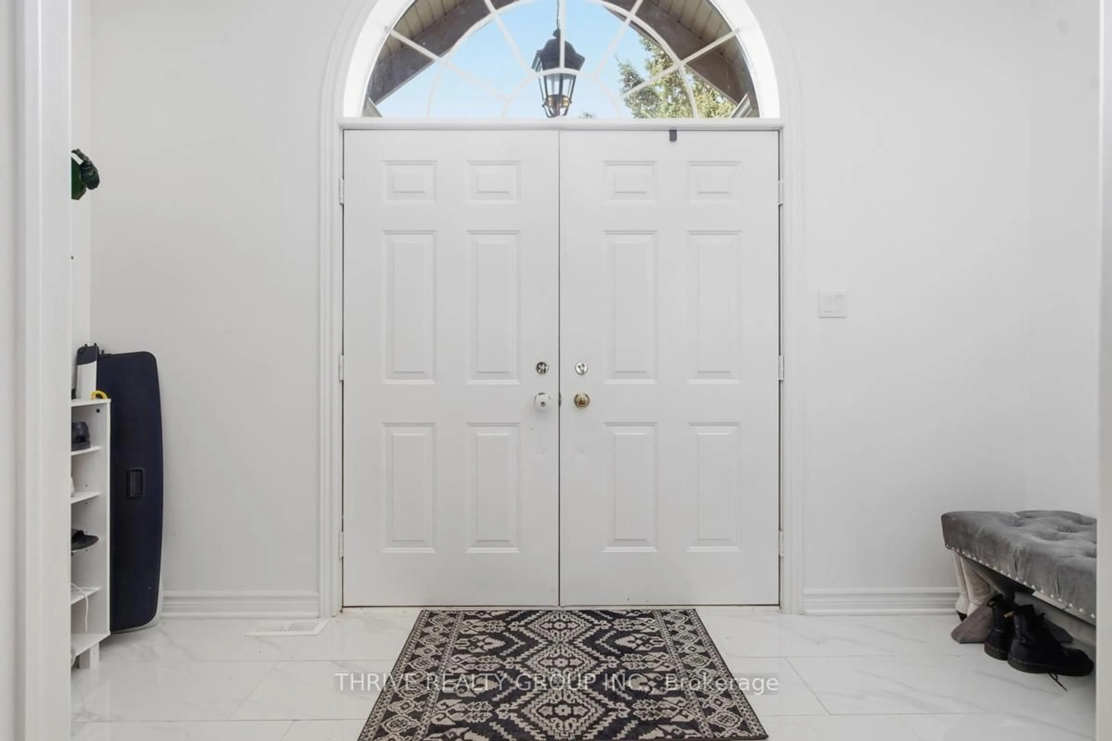 Indoor entryway for 52 WYNFIELD Lane, Middlesex Centre Ontario N6H 5L2