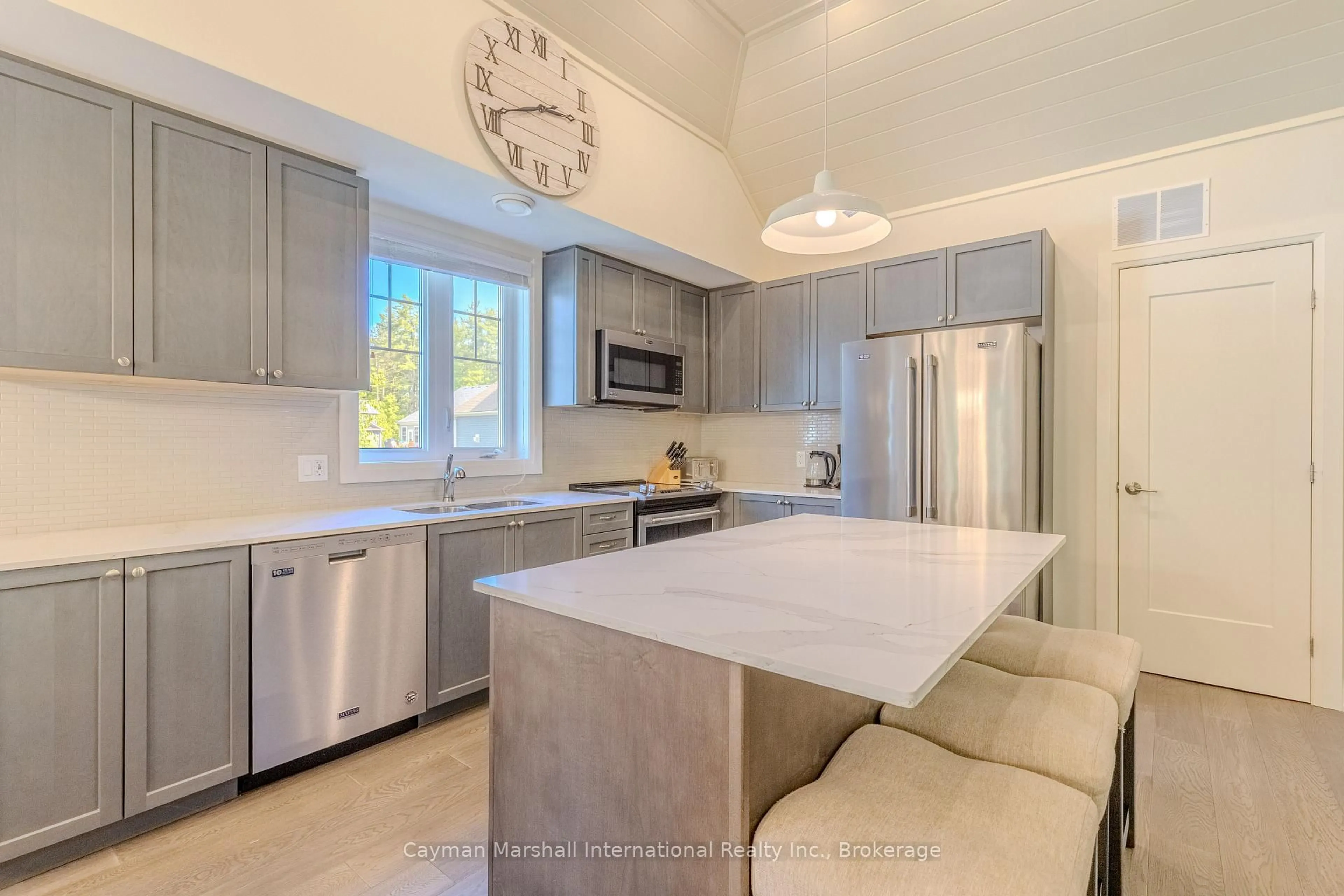 Open concept kitchen, ceramic/tile floor for 2054 Peninsula Rd #15, Muskoka Lakes Ontario P0B 1G0