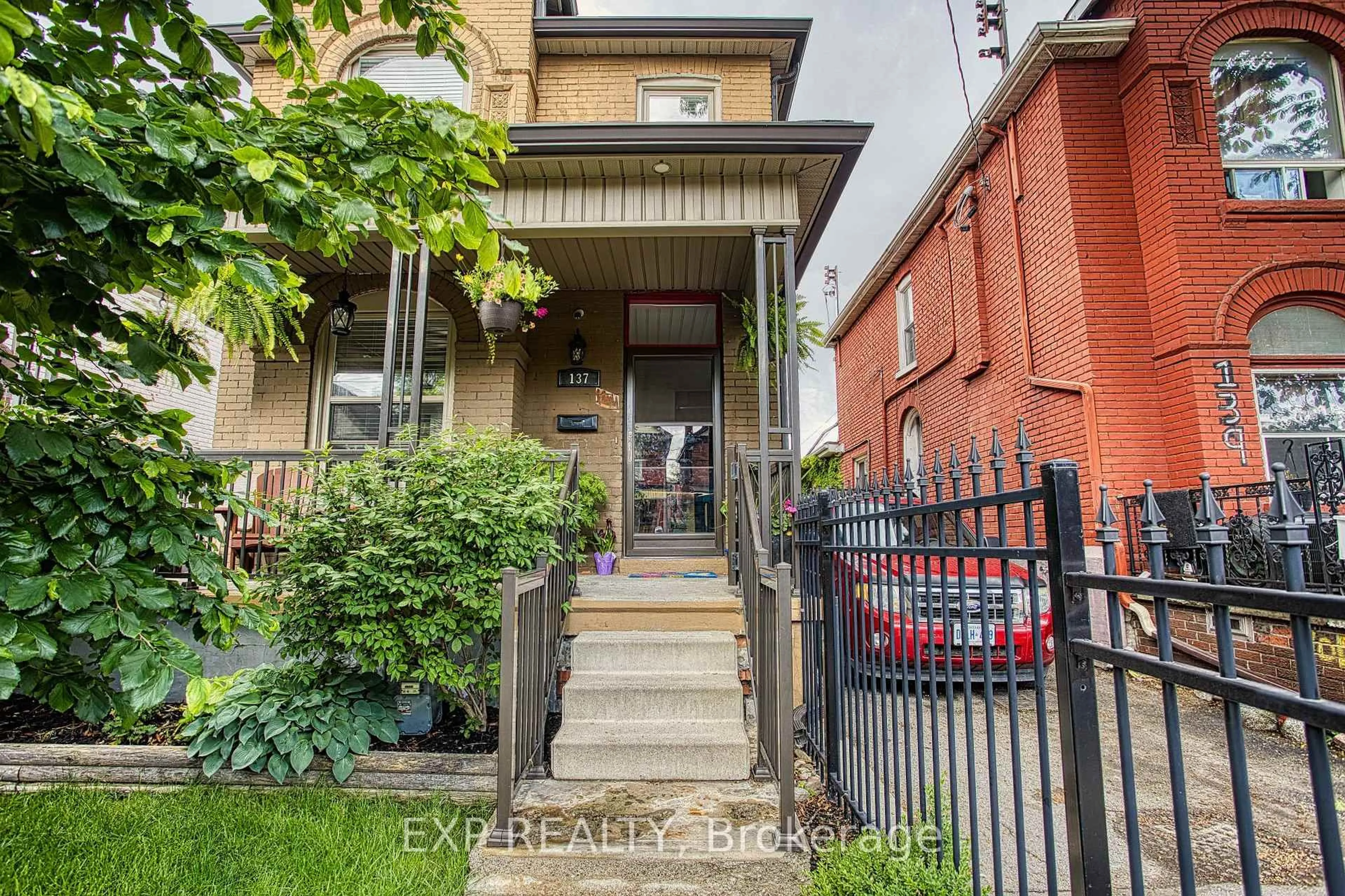 Unknown for 137 Wentworth St, Hamilton Ontario L8L 5V6
