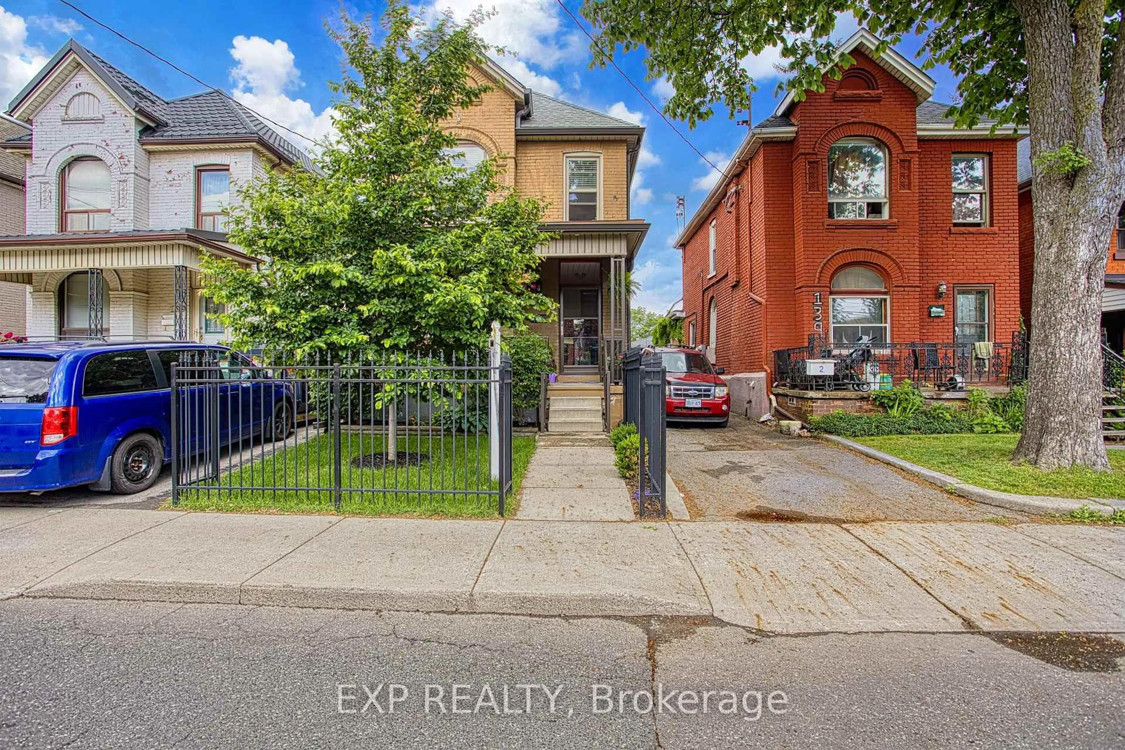 Home with brick exterior material, street for 137 Wentworth St, Hamilton Ontario L8L 5V6