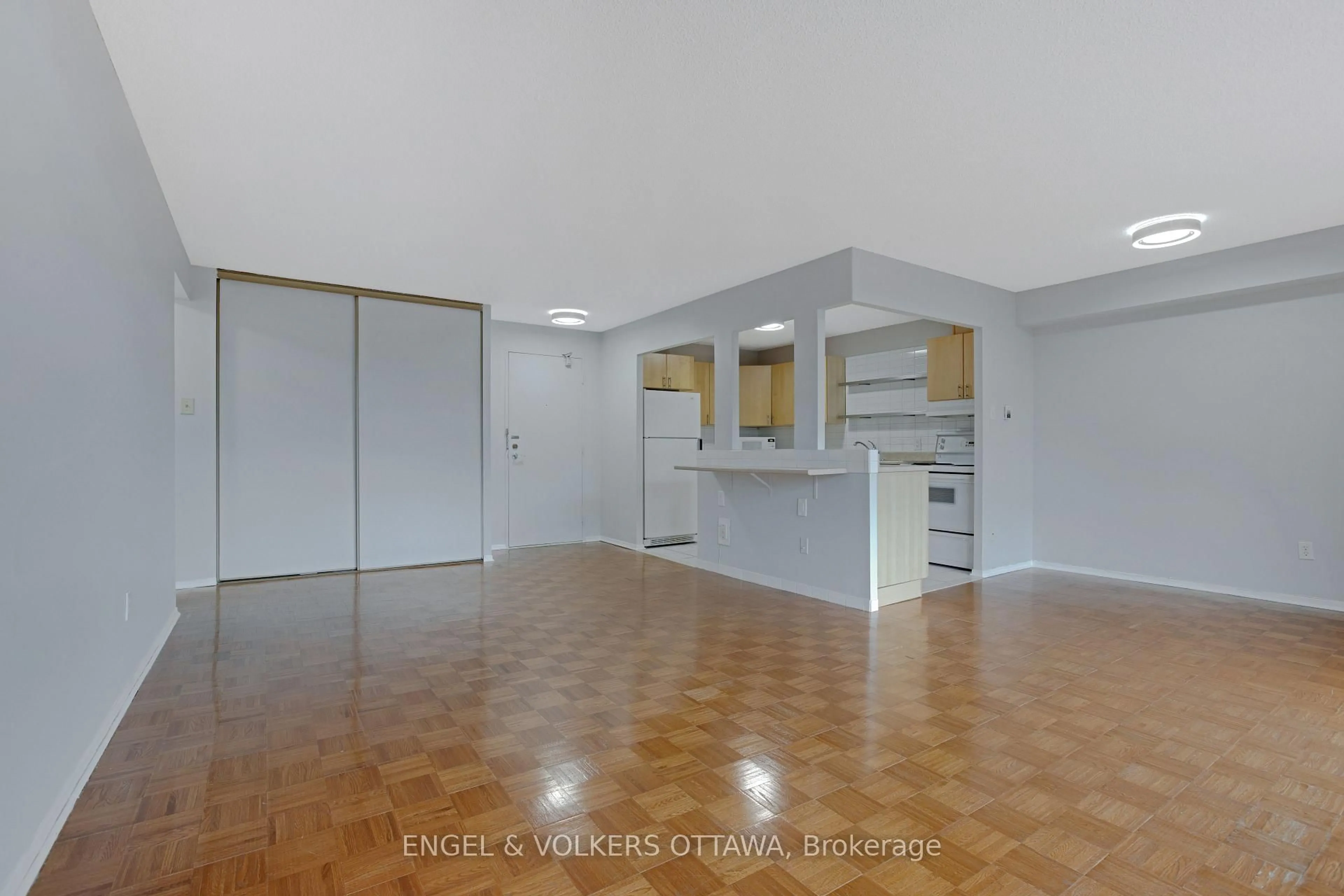 A pic of a room for 665 Bathgate Dr #301, Ottawa Ontario K1K 3Y4