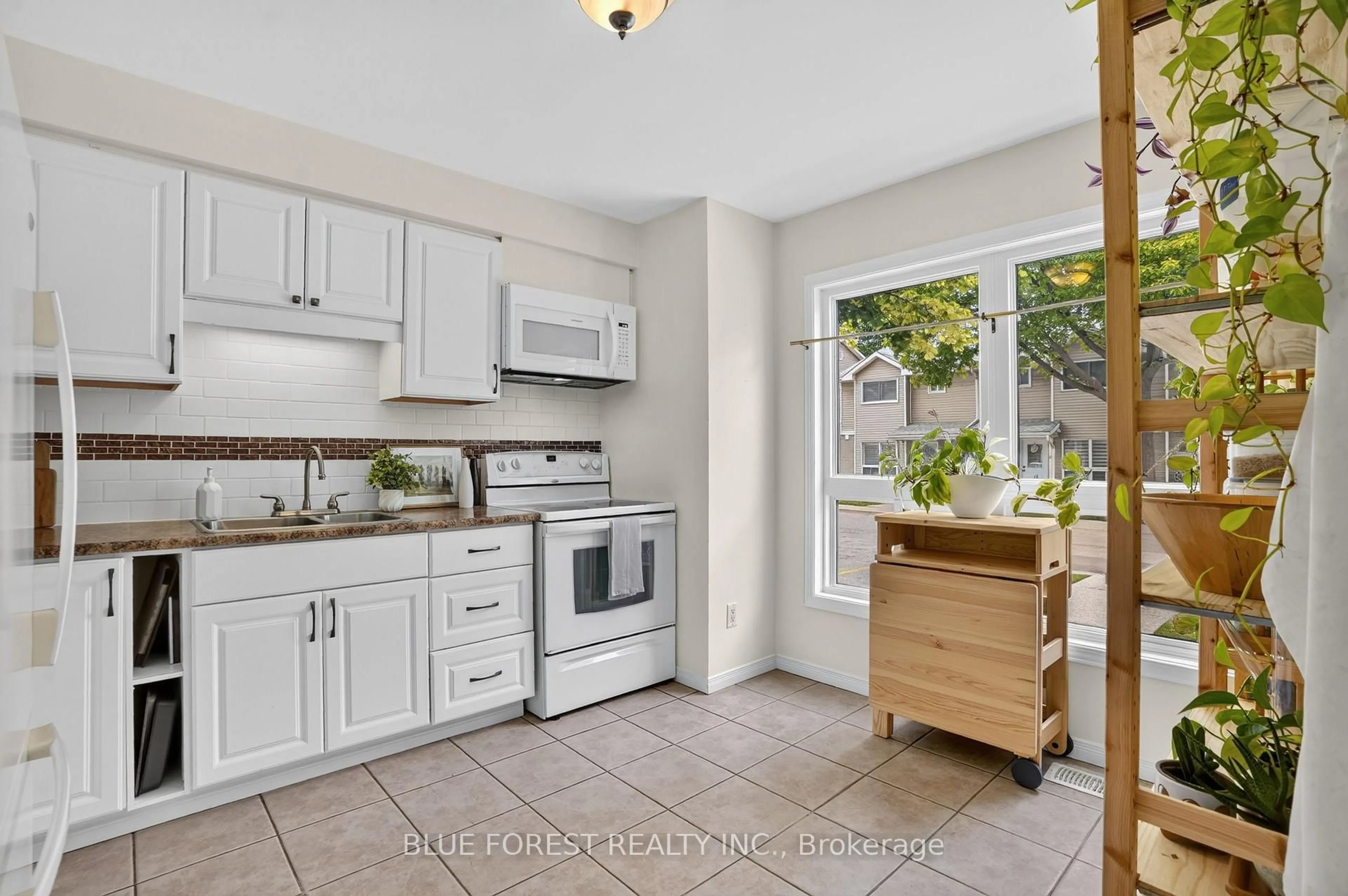Standard kitchen, ceramic/tile floor for 409 Thompson Rd #2, London South Ontario N5Z 4Z1