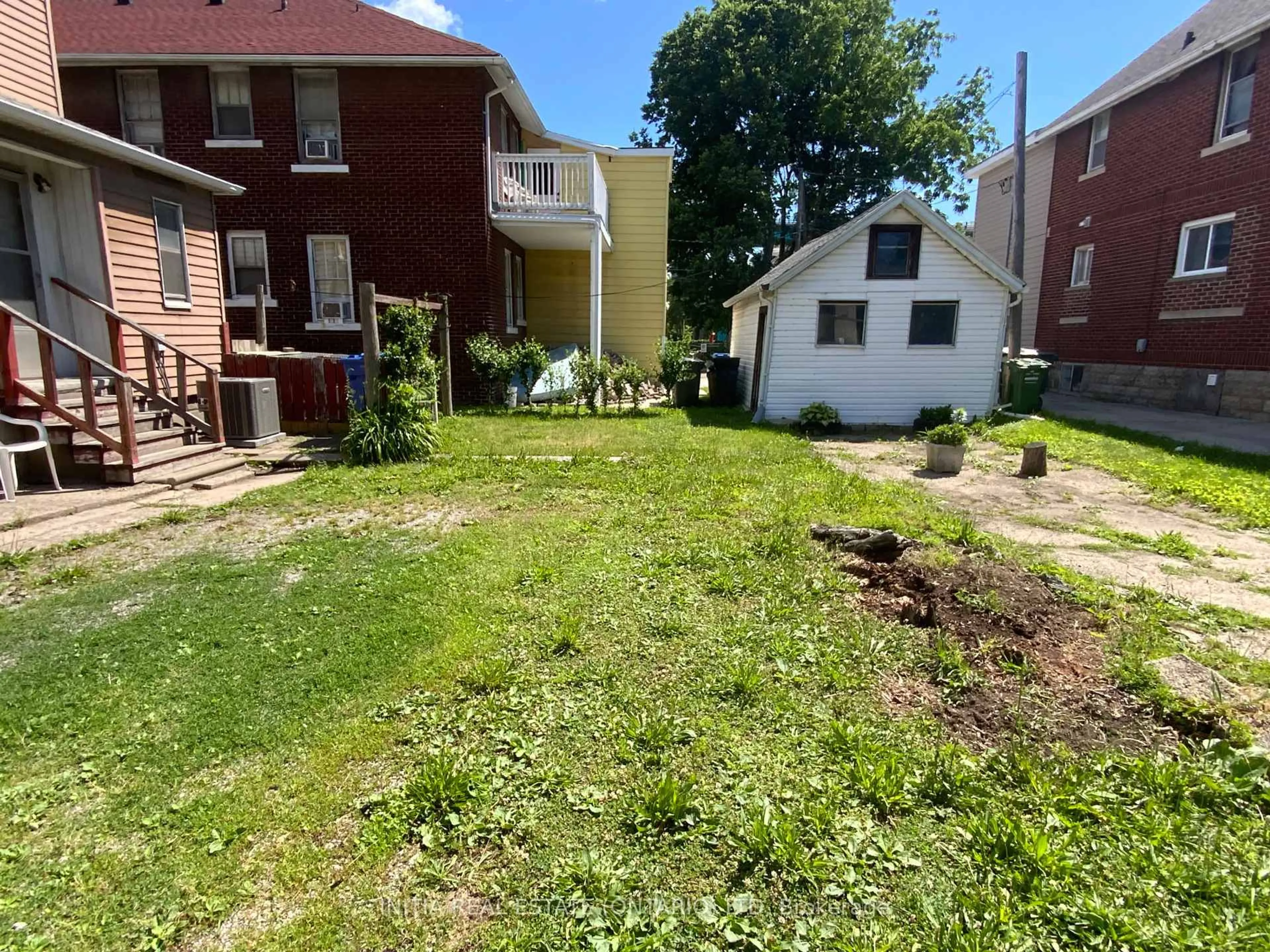 A pic from outside/outdoor area/front of a property/back of a property/a pic from drone, street for 2995 University Ave, Windsor Ontario N9C 1G4