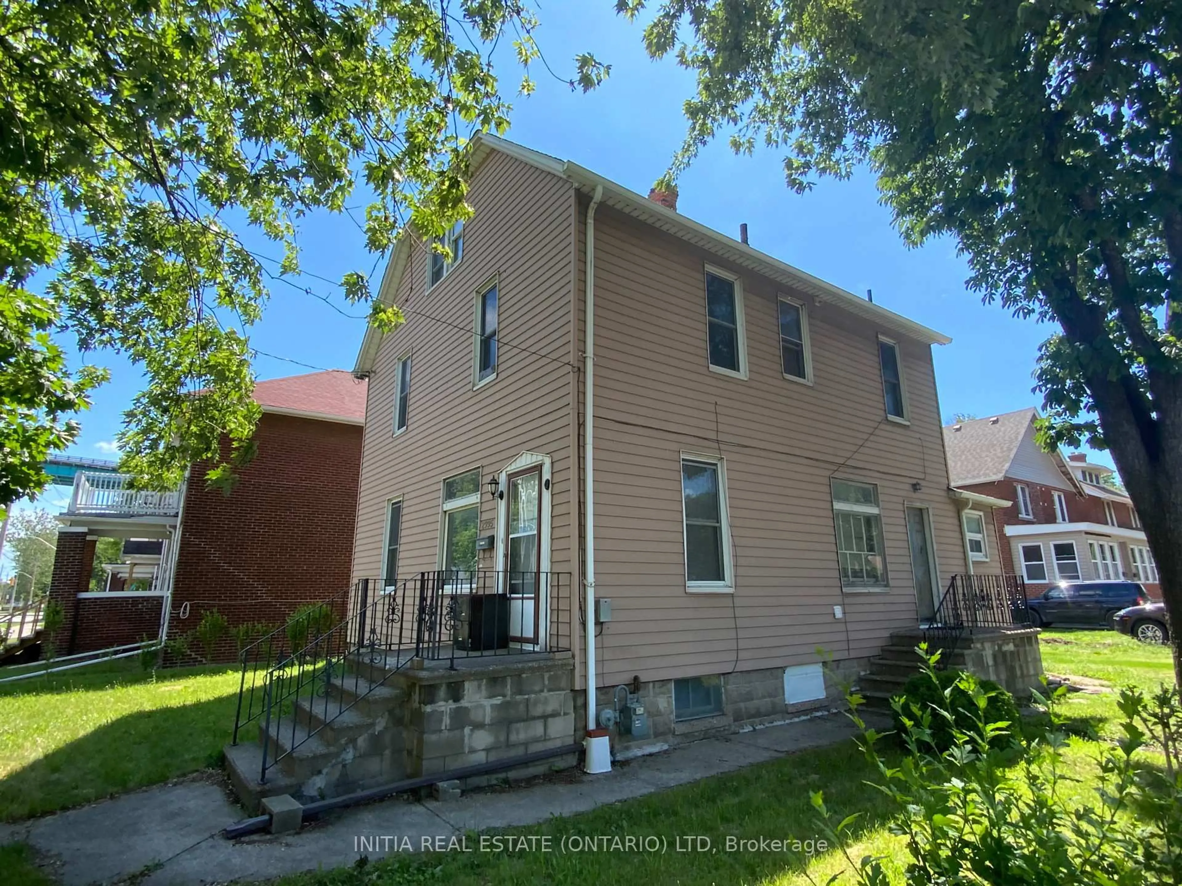 Unknown for 2995 University Ave, Windsor Ontario N9C 1G4
