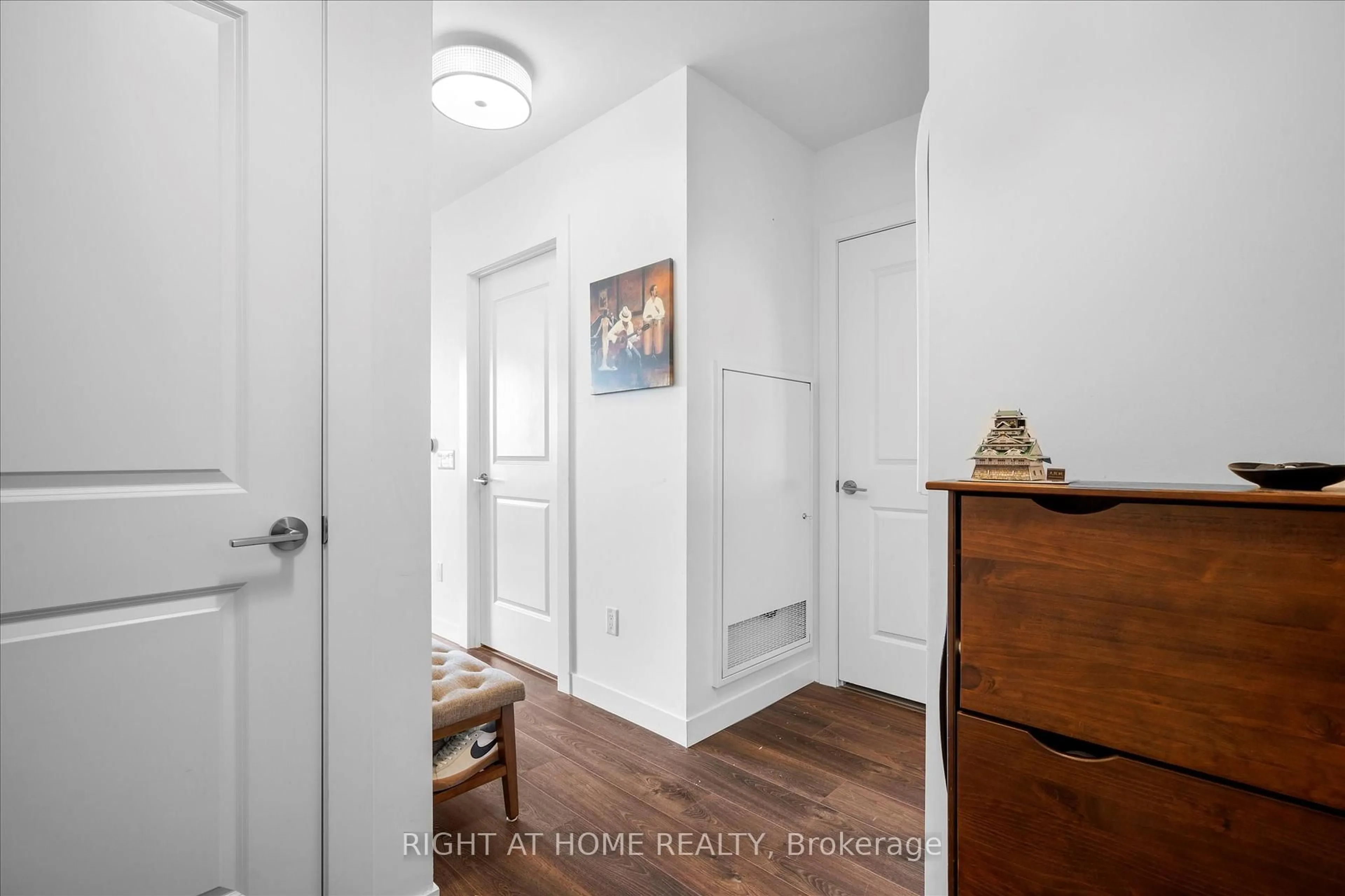 Indoor entryway for 181 King St #806, Waterloo Ontario N2J 0E7