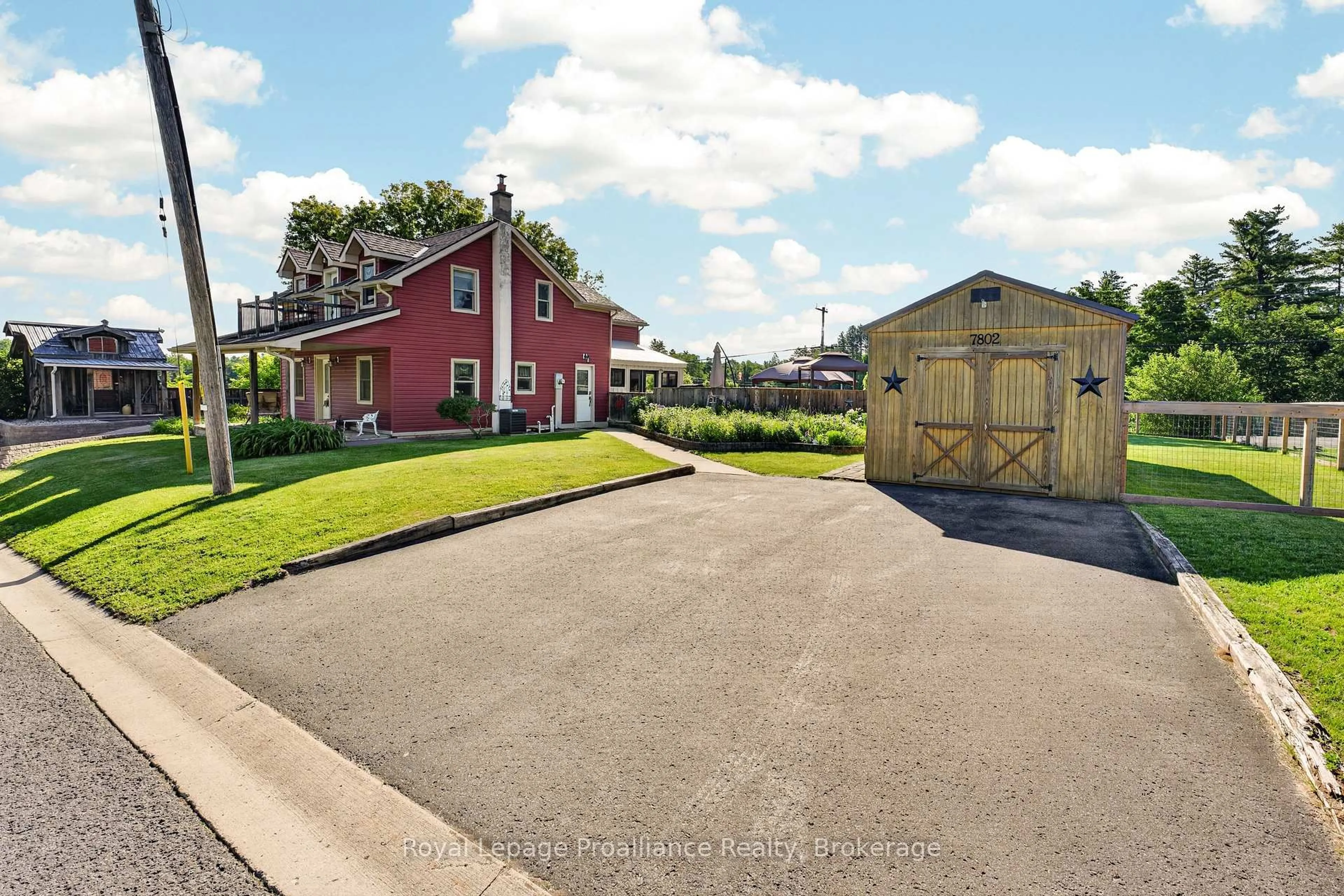 A pic from outside/outdoor area/front of a property/back of a property/a pic from drone, street for 7802 Piccadilly Rd, Godfrey Ontario K0H 1T0