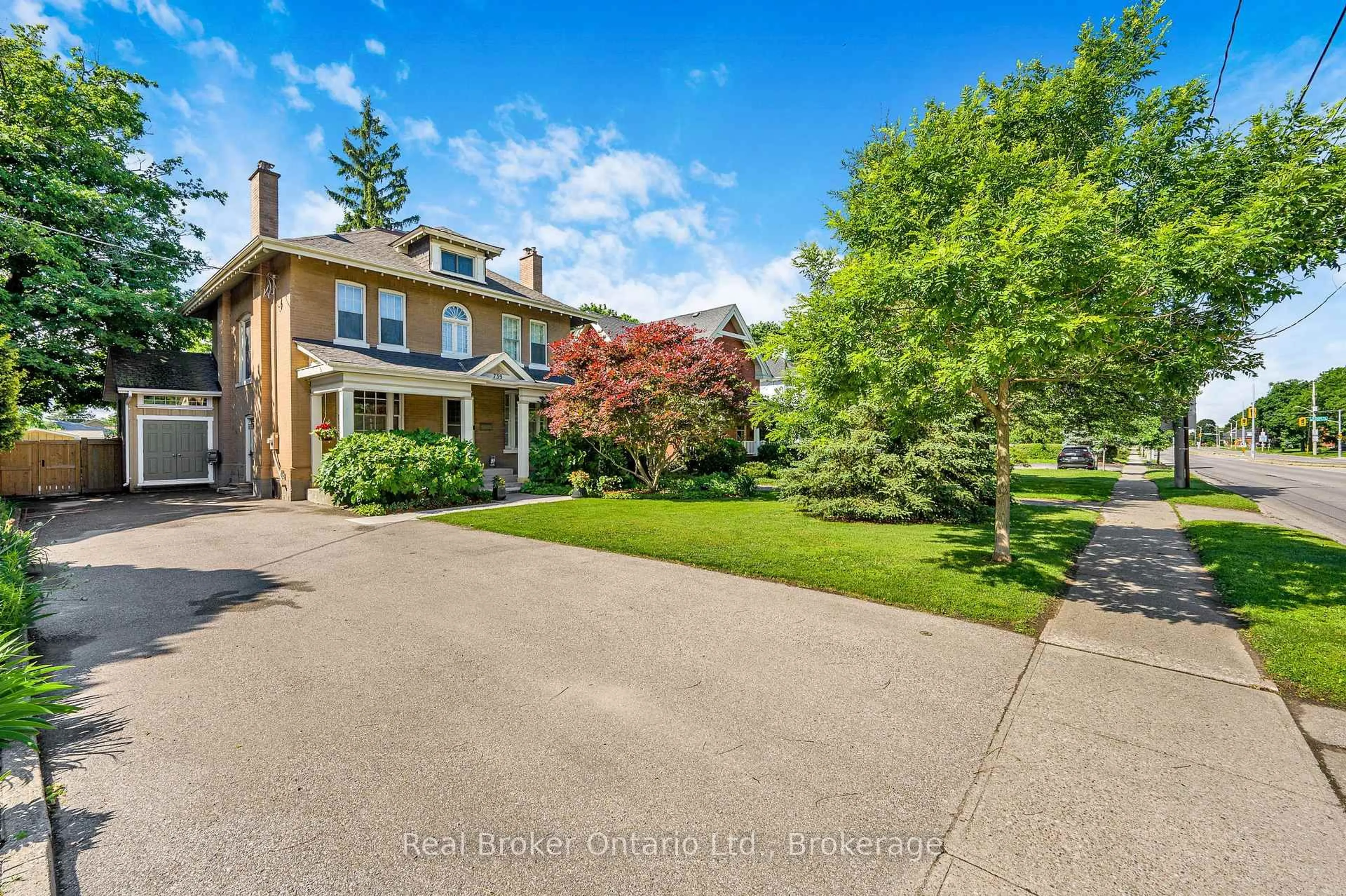A pic from outside/outdoor area/front of a property/back of a property/a pic from drone, street for 739 Colborne St, Brantford Ontario N3S 3R9