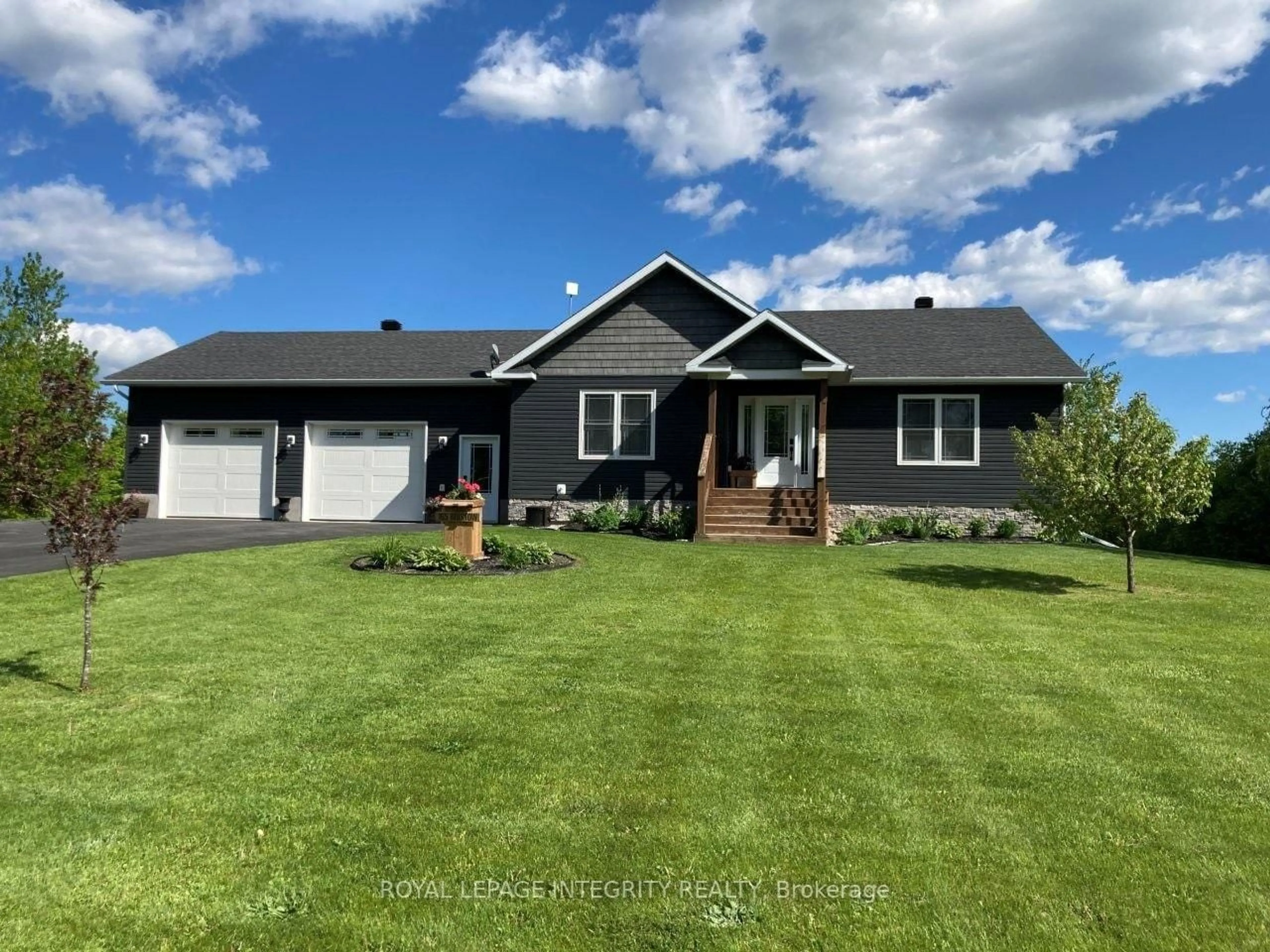 Home with vinyl exterior material, street for 165 Bristow Dr, Smiths Falls Ontario K7A 5B8