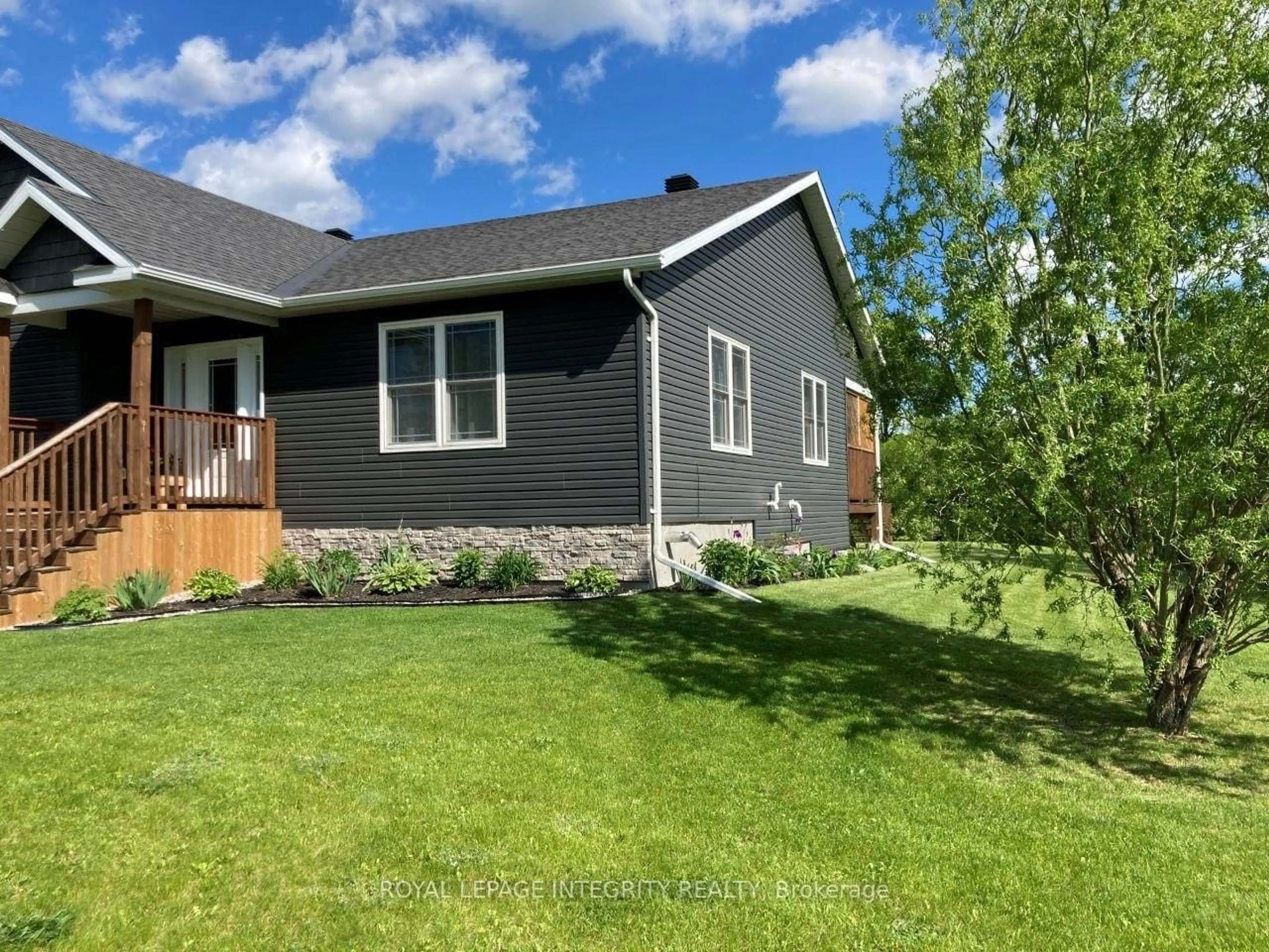 Home with vinyl exterior material, unknown for 165 Bristow Dr, Smiths Falls Ontario K7A 5B8