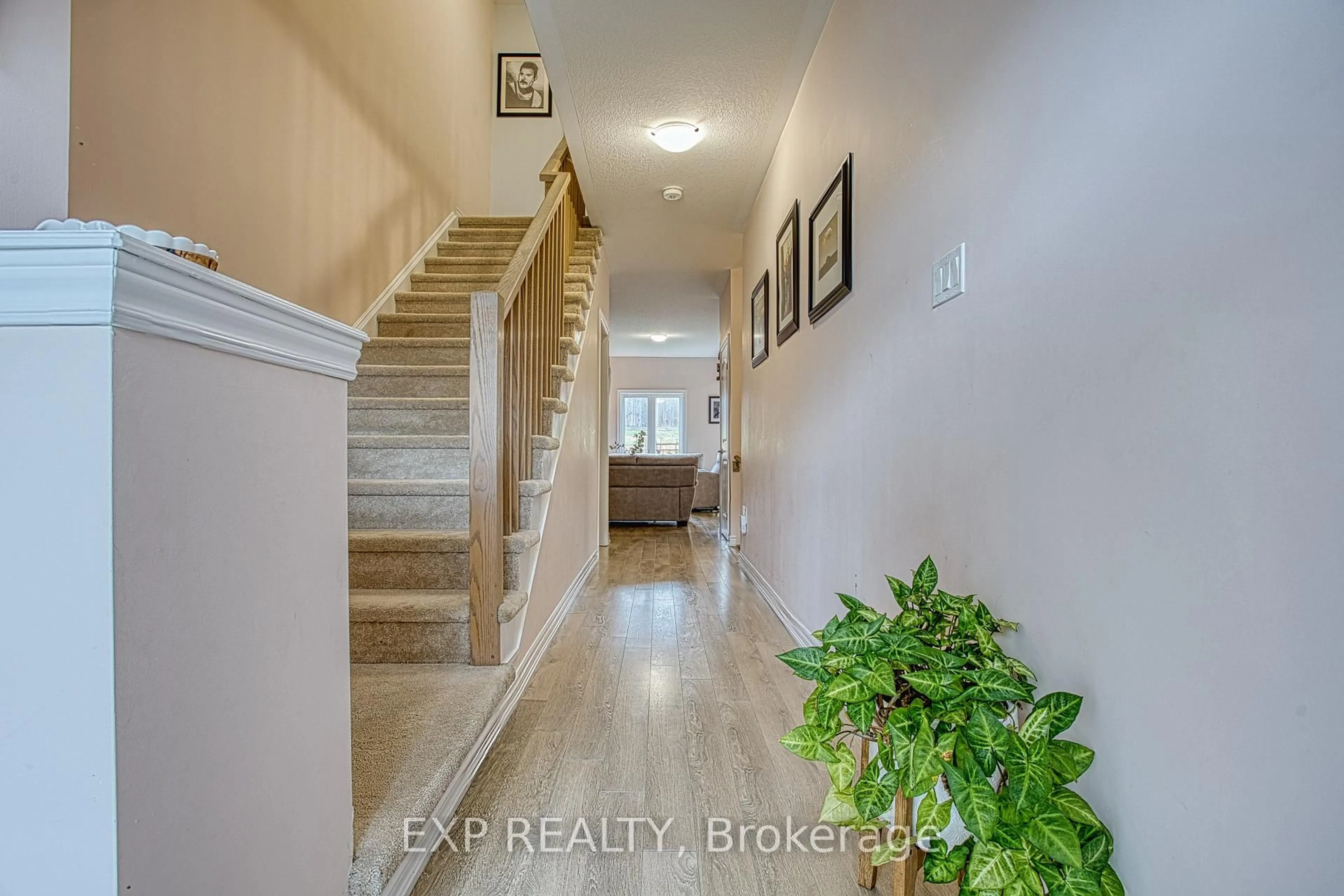 Indoor entryway for 73 Bilanski Farm Rd, Brantford Ontario N3S 0J6