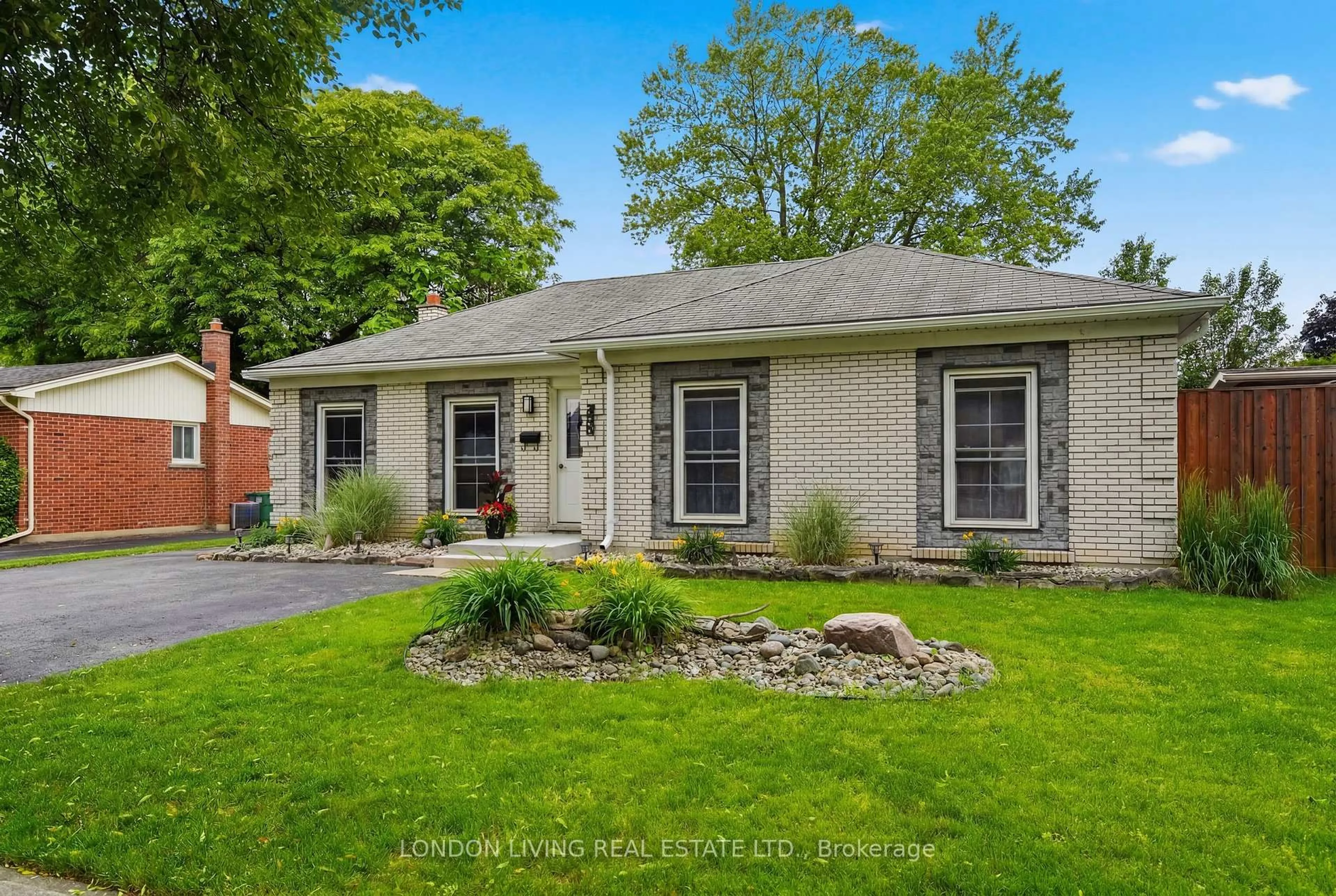 Home with brick exterior material, street for 1400 Stoneybrook Cres, London North Ontario N5X 1C1