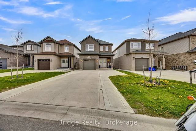 2832 Doyle Dr, London South 2
