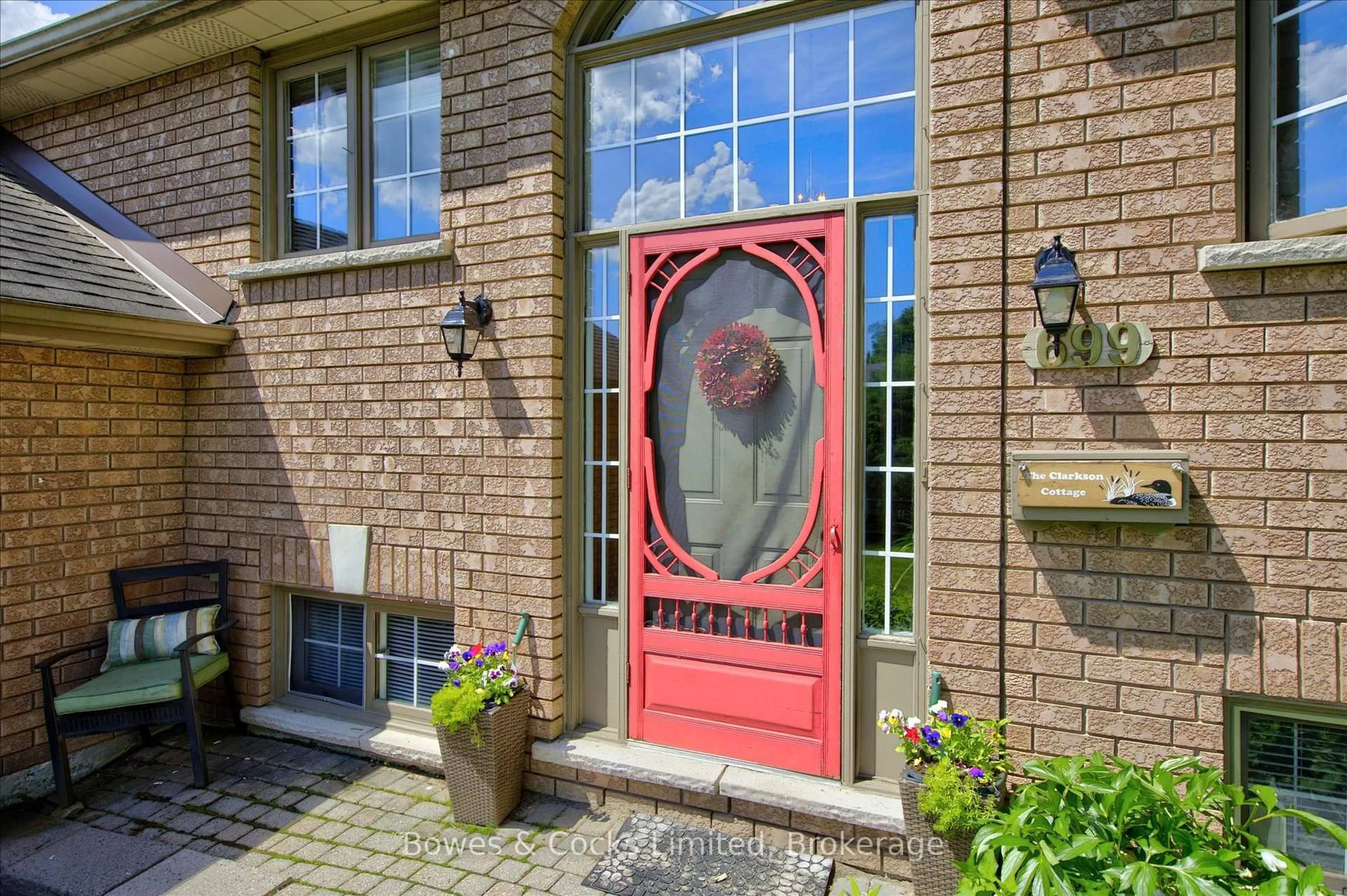 Indoor entryway for 699 Fortye Dr, Peterborough Ontario K9K 2G4