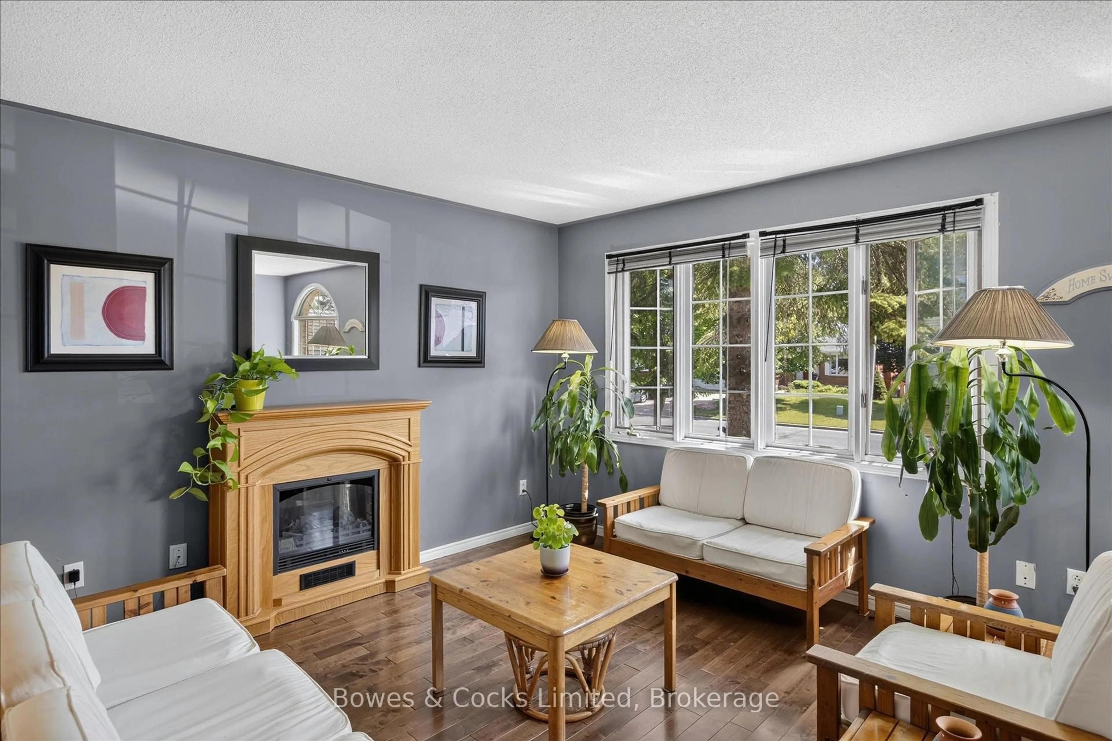 Living room with furniture, unknown for 699 Fortye Dr, Peterborough Ontario K9K 2G4