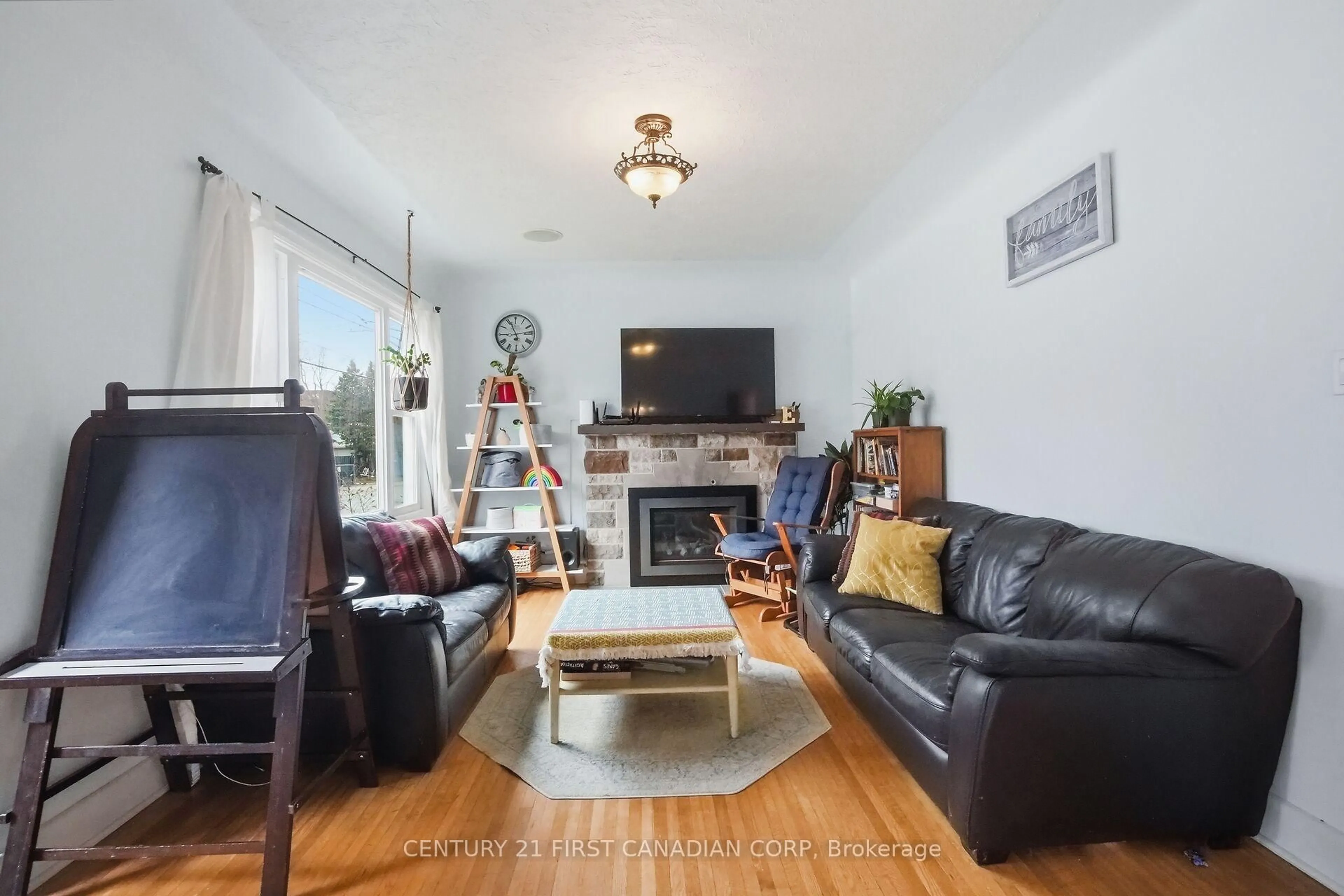 Living room with furniture, unknown for 76 High St, London South Ontario N6C 4J9