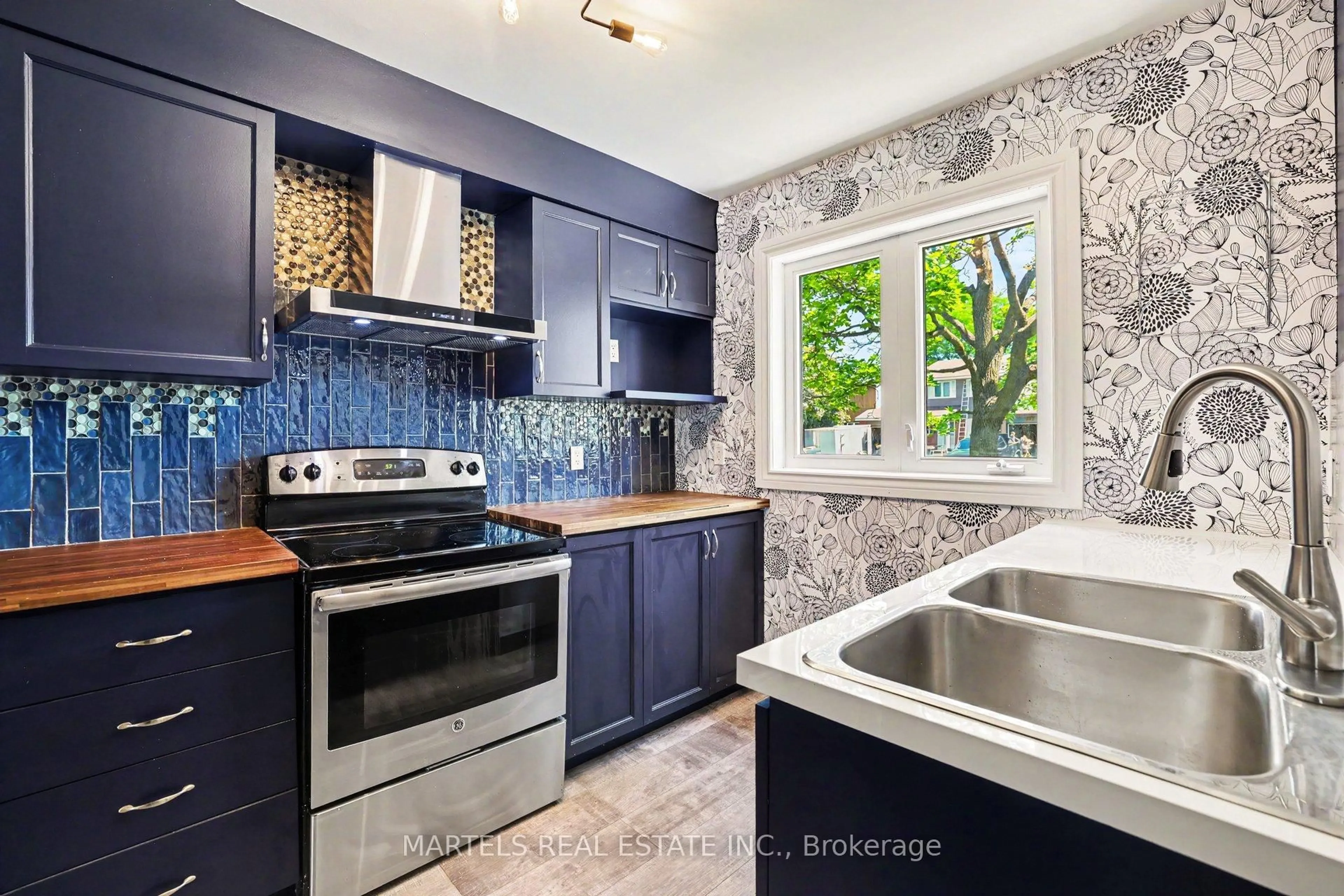 Unknown for 1374 Cedarcroft Cres, Ottawa Ontario K1B 5C9