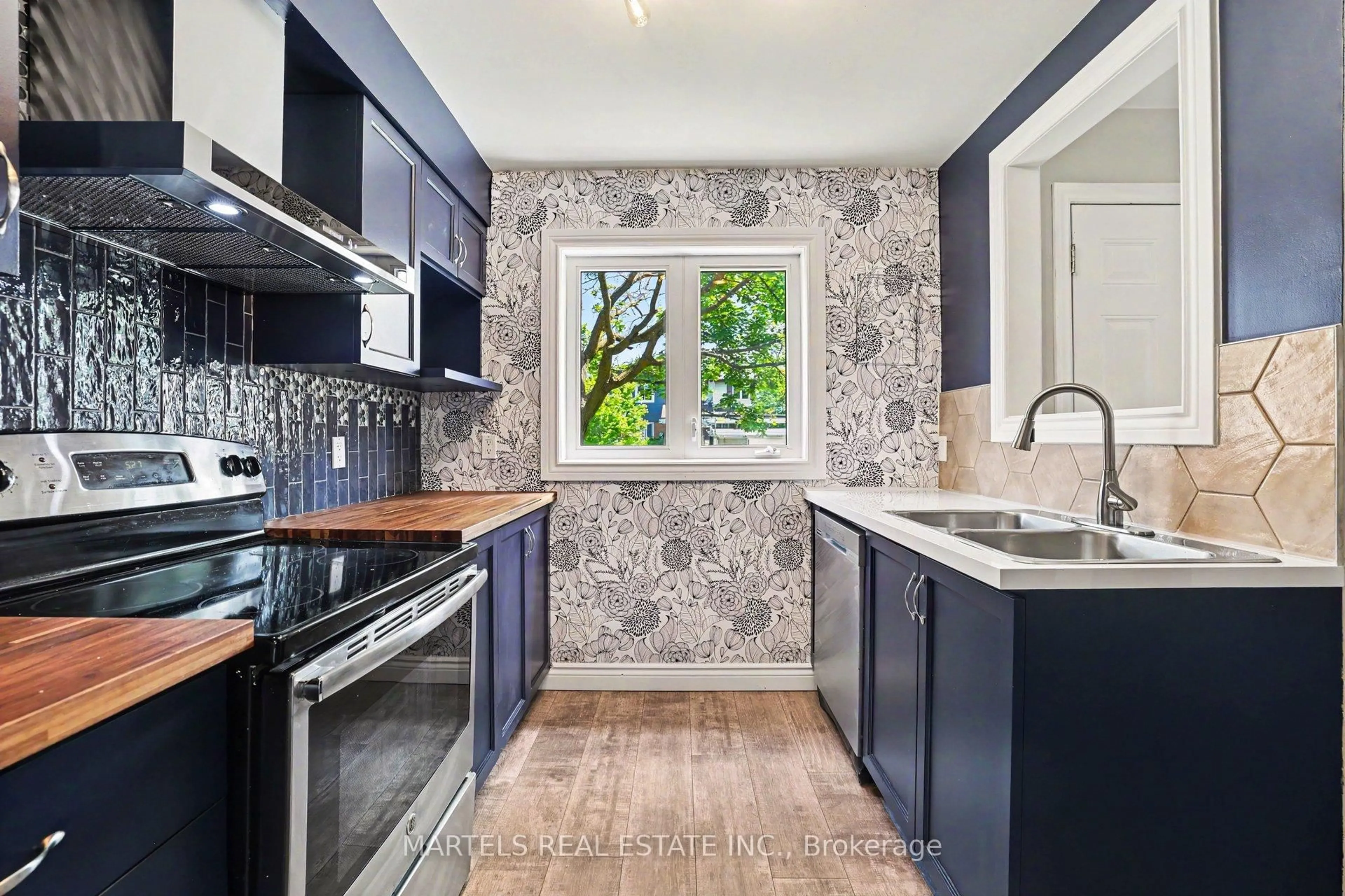 Unknown for 1374 Cedarcroft Cres, Ottawa Ontario K1B 5C9