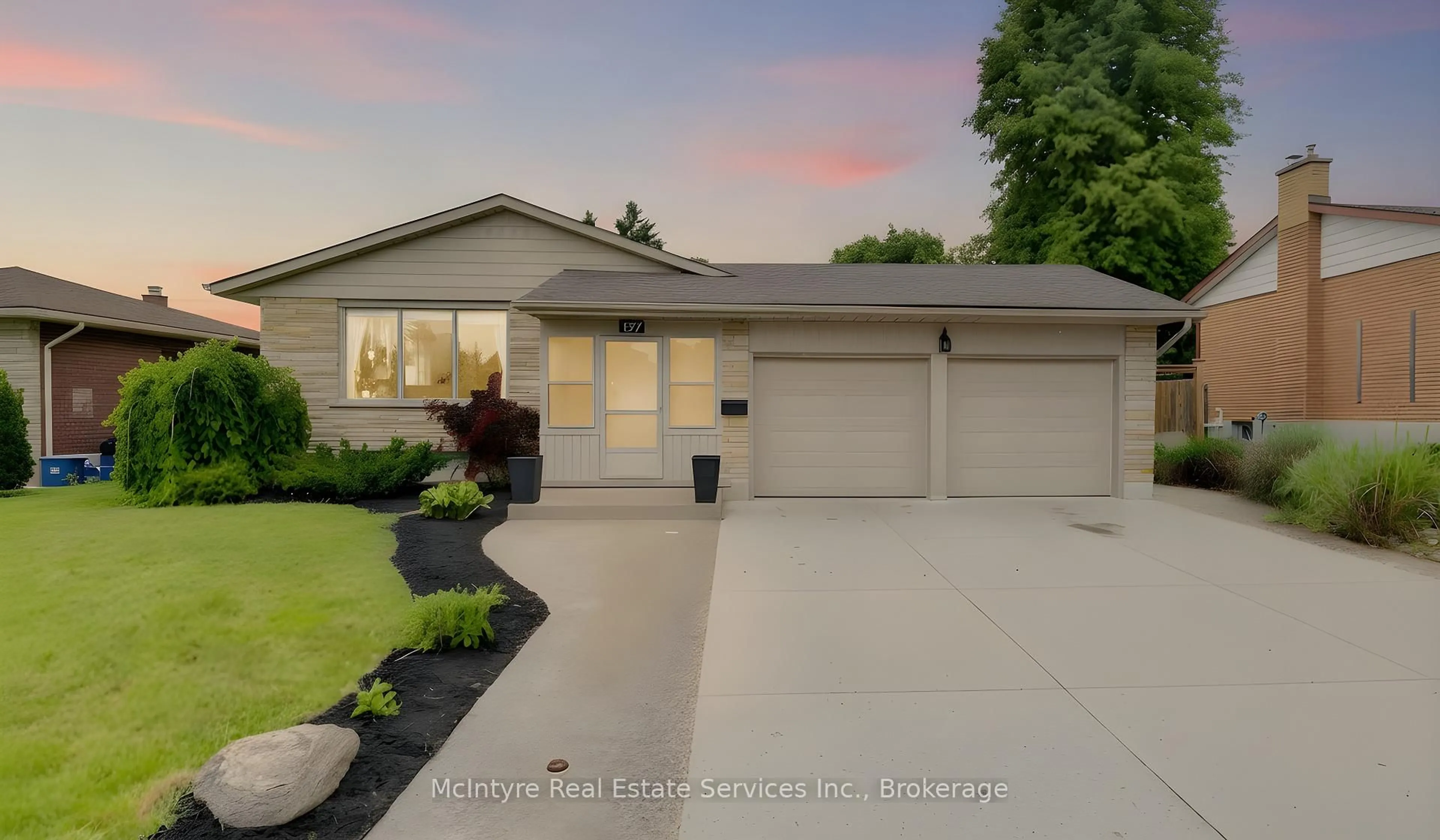 Home with vinyl exterior material, street for 127 Strathcona Cres, Kitchener Ontario N2B 2W8