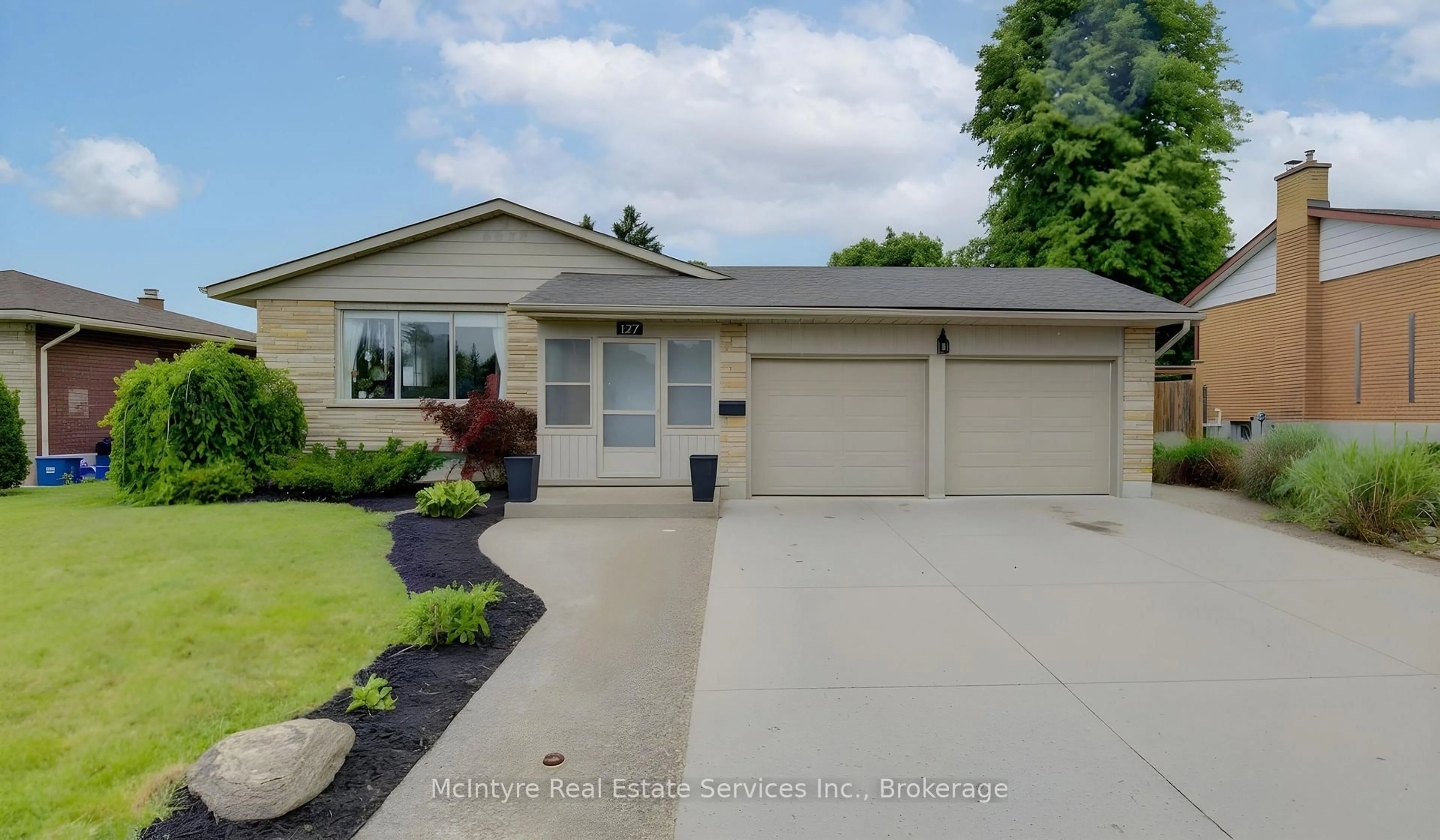 Home with vinyl exterior material, street for 127 Strathcona Cres, Kitchener Ontario N2B 2W8