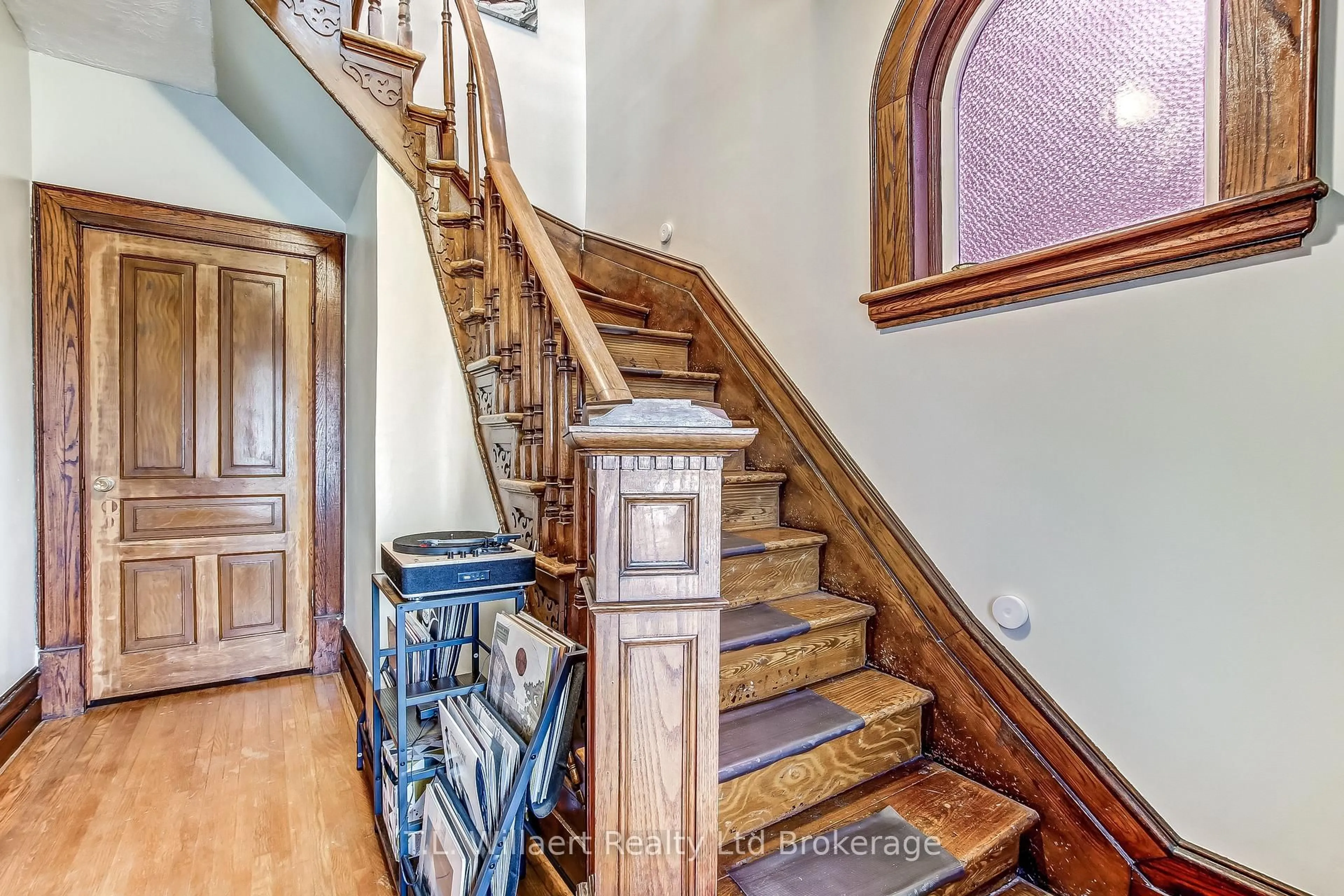 Stairs for 33 Main St, Norwich Ontario N0J 1P0