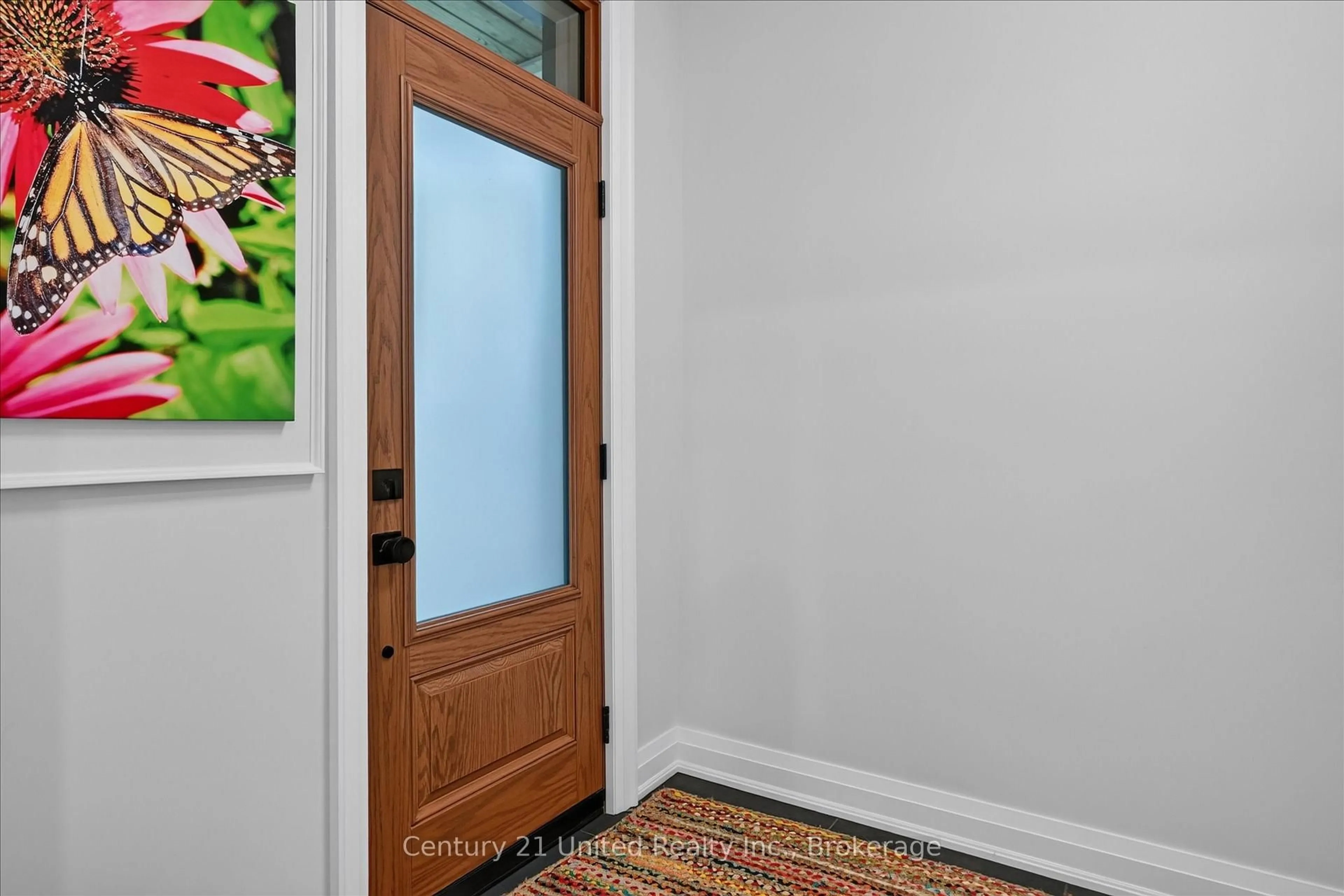 Indoor entryway for 217 Euclid Ave, Peterborough Ontario K9H 1M5
