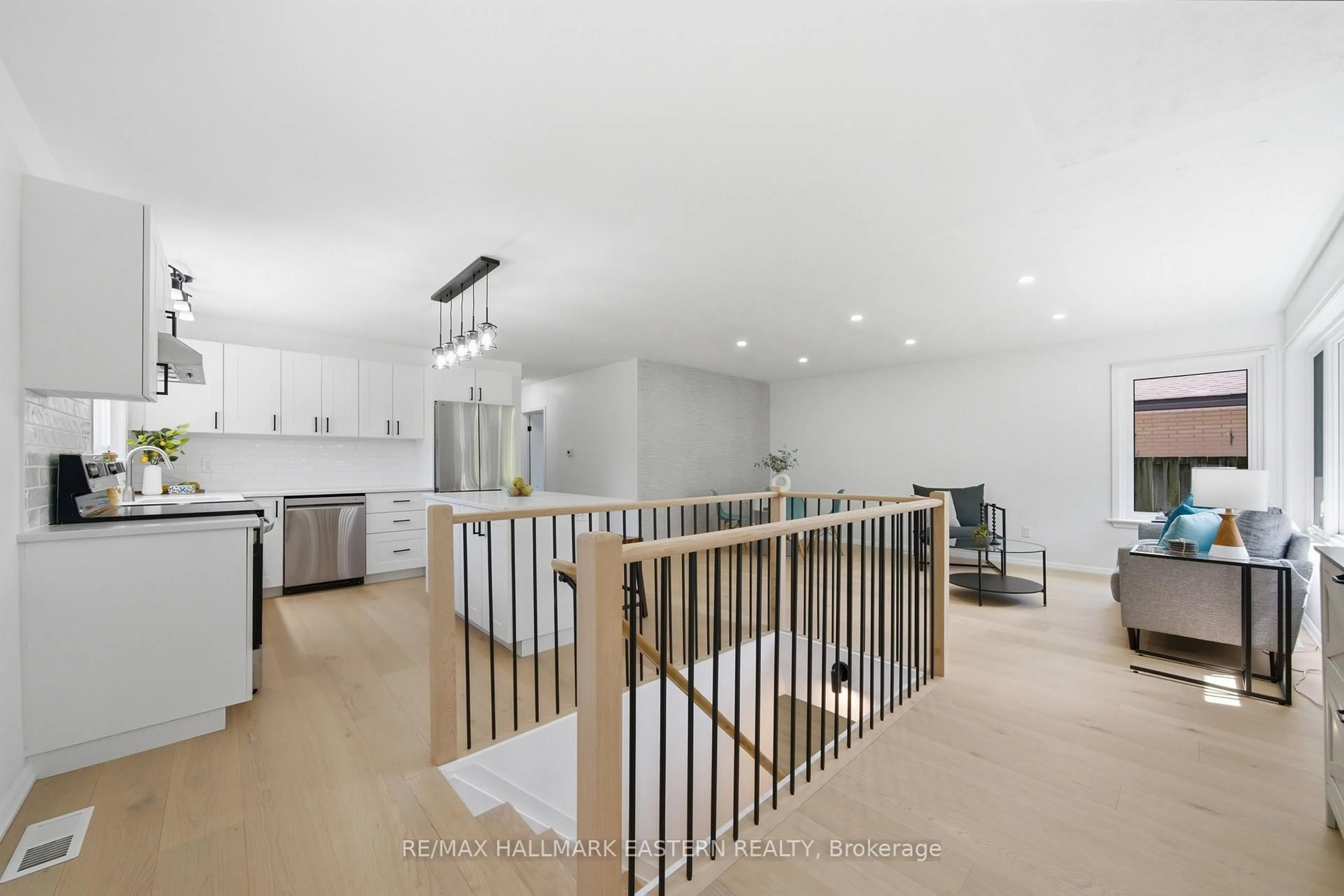 Open concept kitchen, unknown for 1092 Glendale Dr, Peterborough Ontario K9H 6M4
