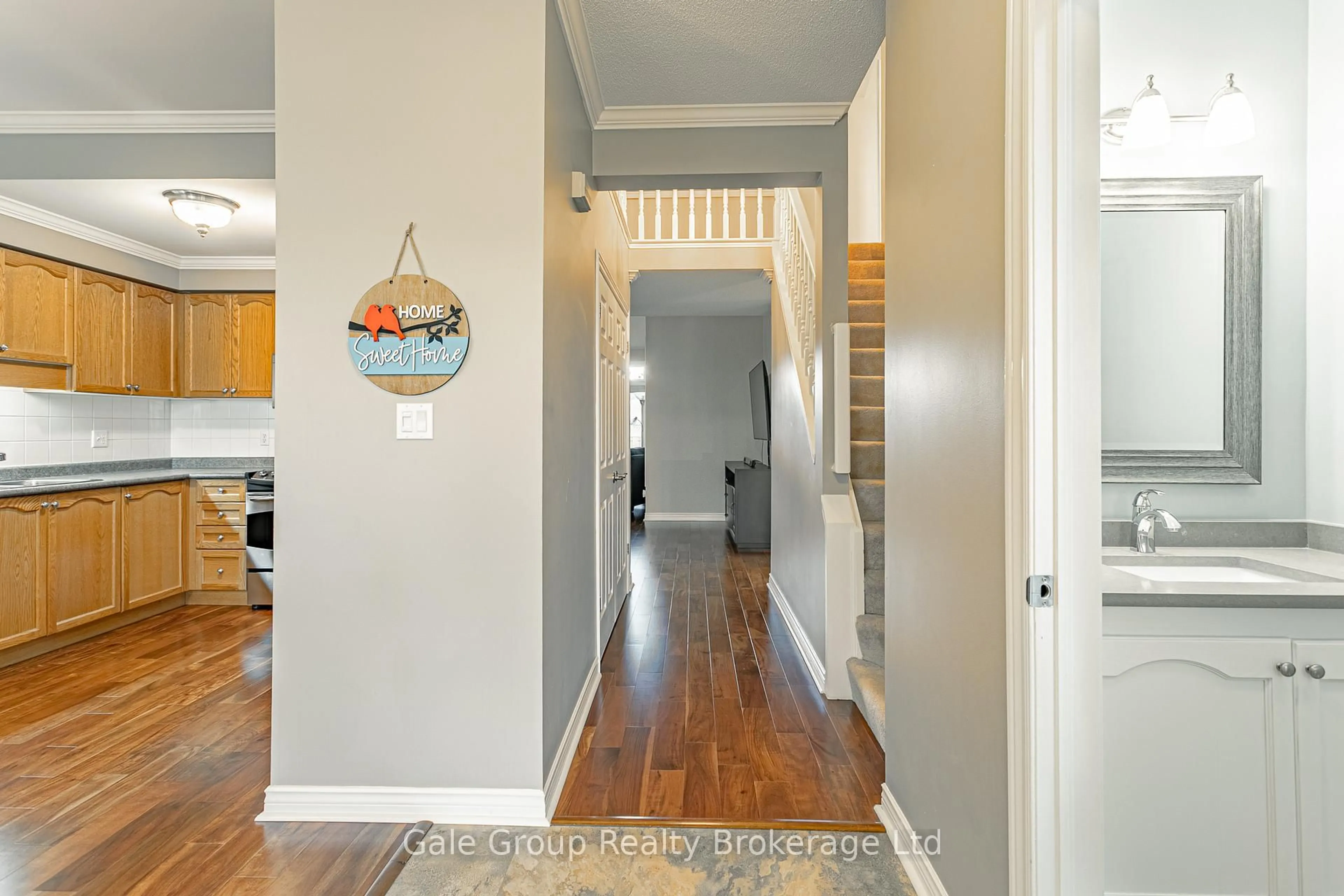 Indoor entryway for 94 Greentrail Dr, Hamilton Ontario L0R 1W0
