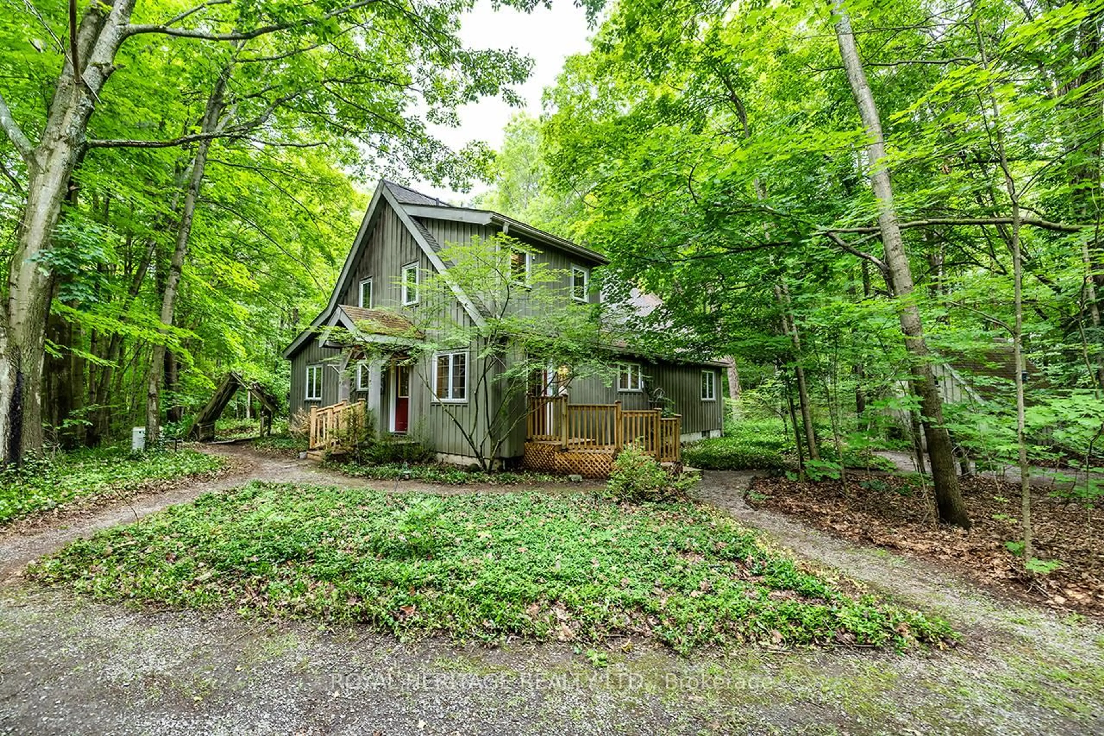 A pic from outside/outdoor area/front of a property/back of a property/a pic from drone, unknown for 4090 Pelmo Park Dr, Port Hope Ontario L1A 3V5