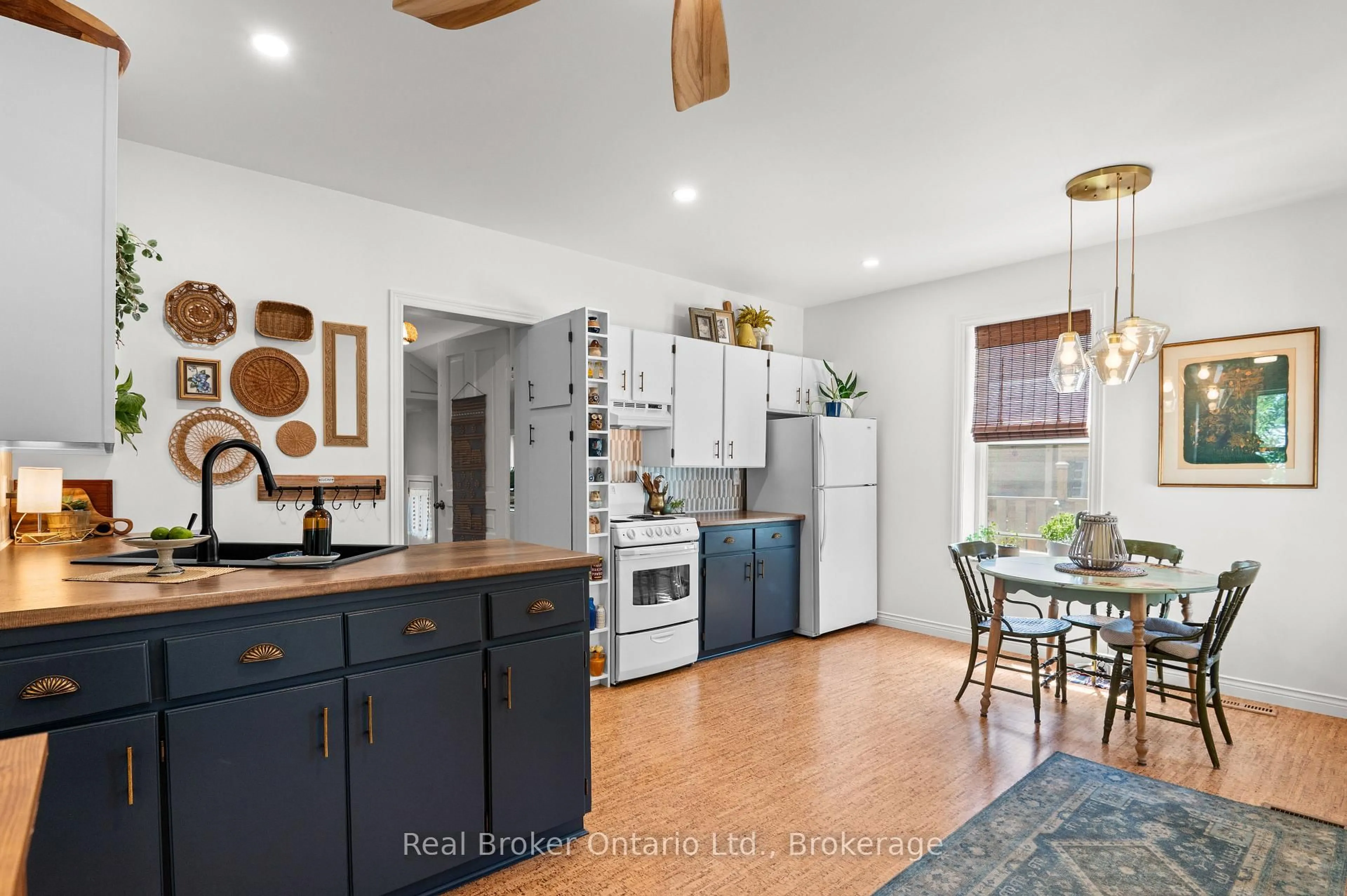 Open concept kitchen, unknown for 677 Garafraxa, West Grey Ontario N0G 1R0