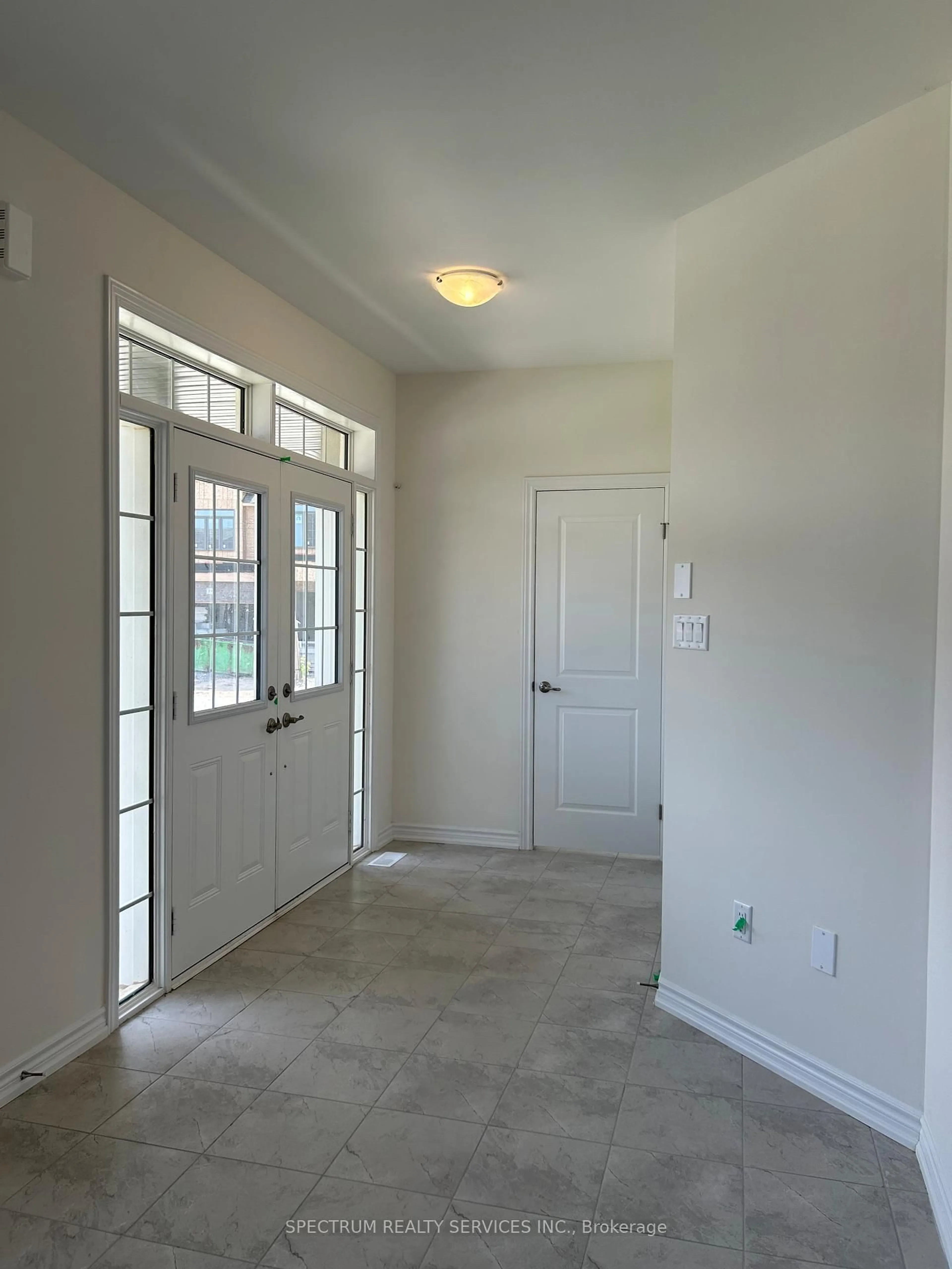 Indoor entryway for 42 Waldron St, Brantford Ontario N3V 0C3