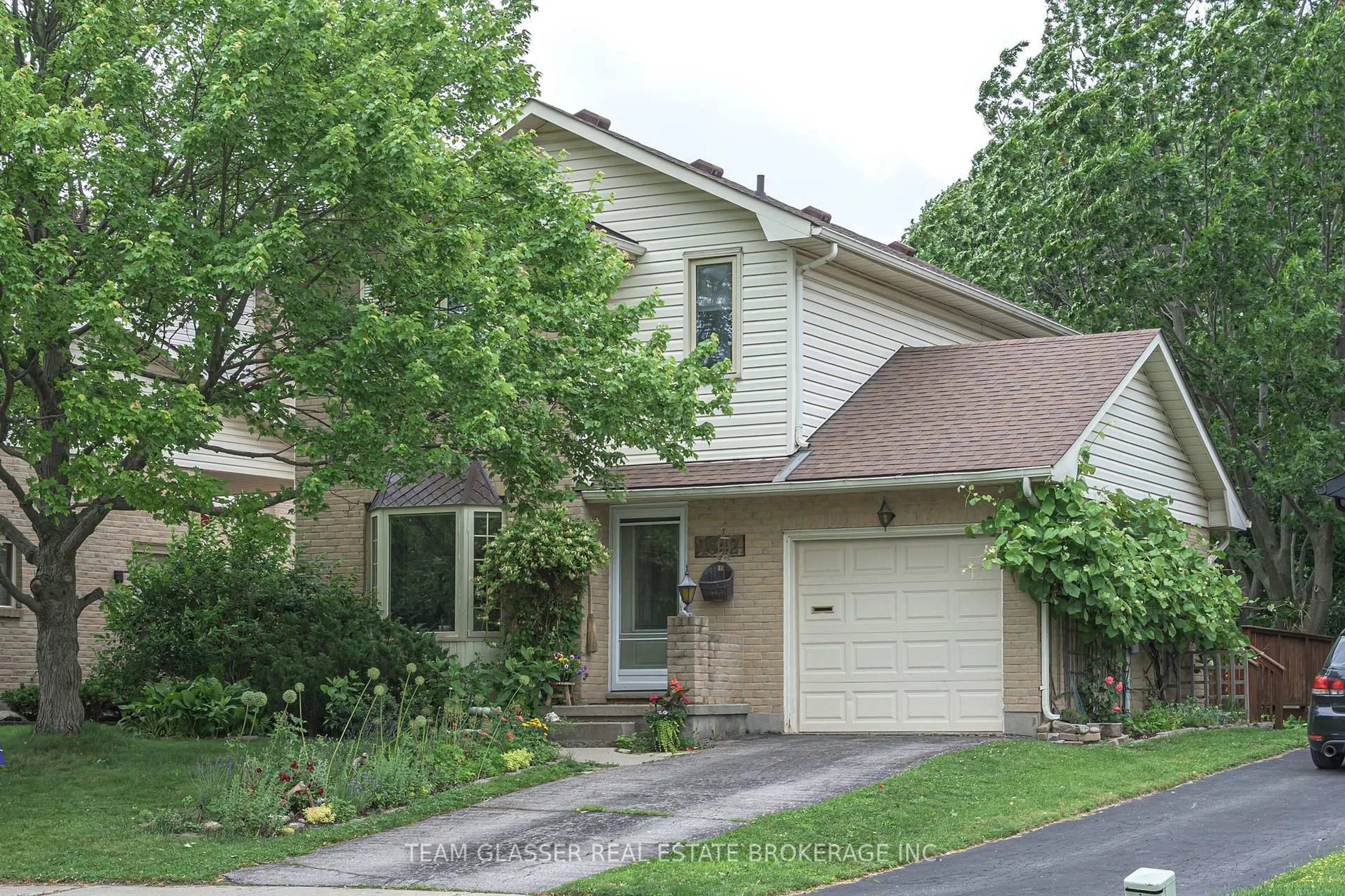 Home with vinyl exterior material, street for 1642 ATTAWANDARON Rd, London North Ontario N6G 3M6