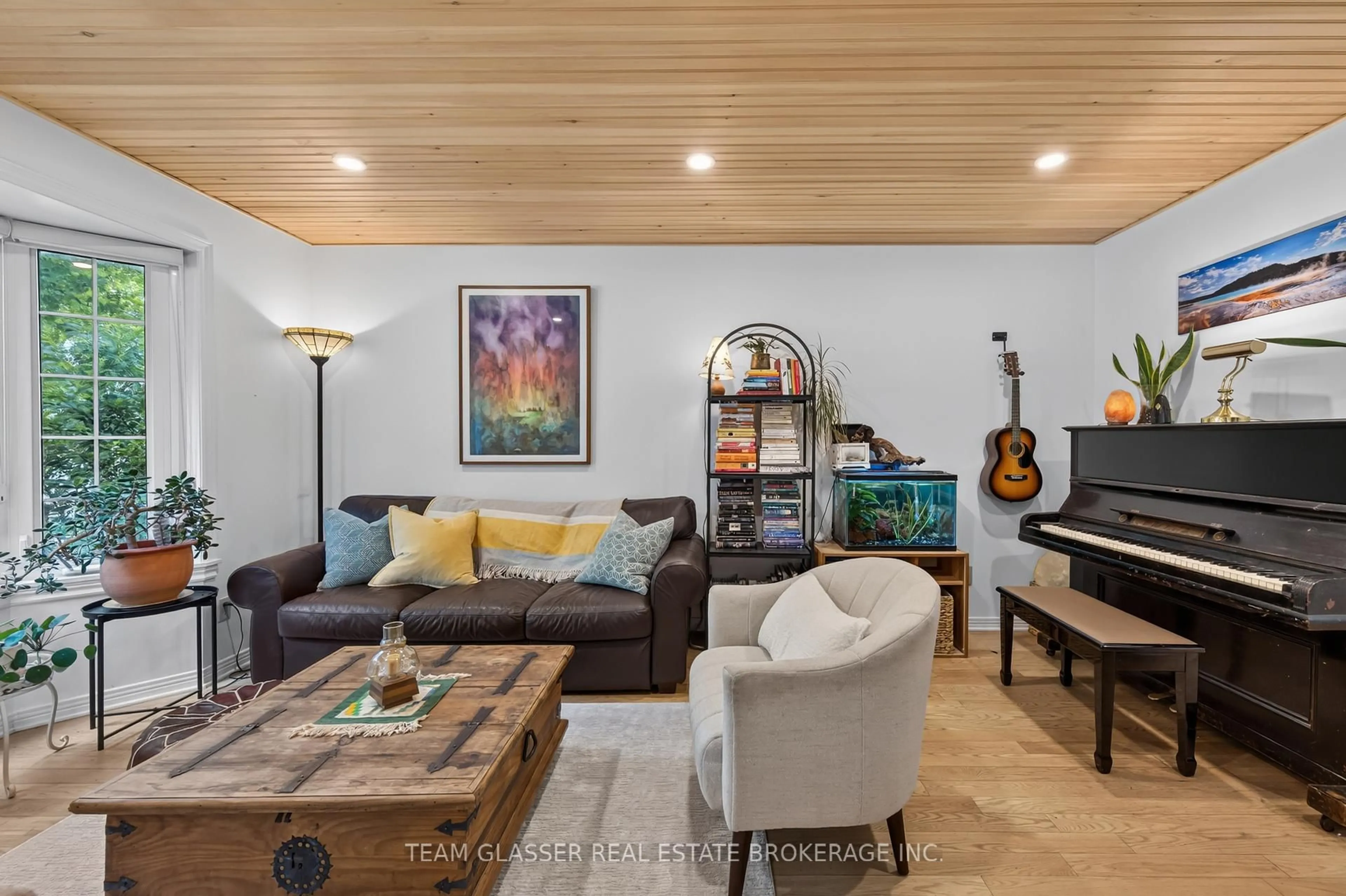 Living room with furniture, unknown for 1642 ATTAWANDARON Rd, London North Ontario N6G 3M6