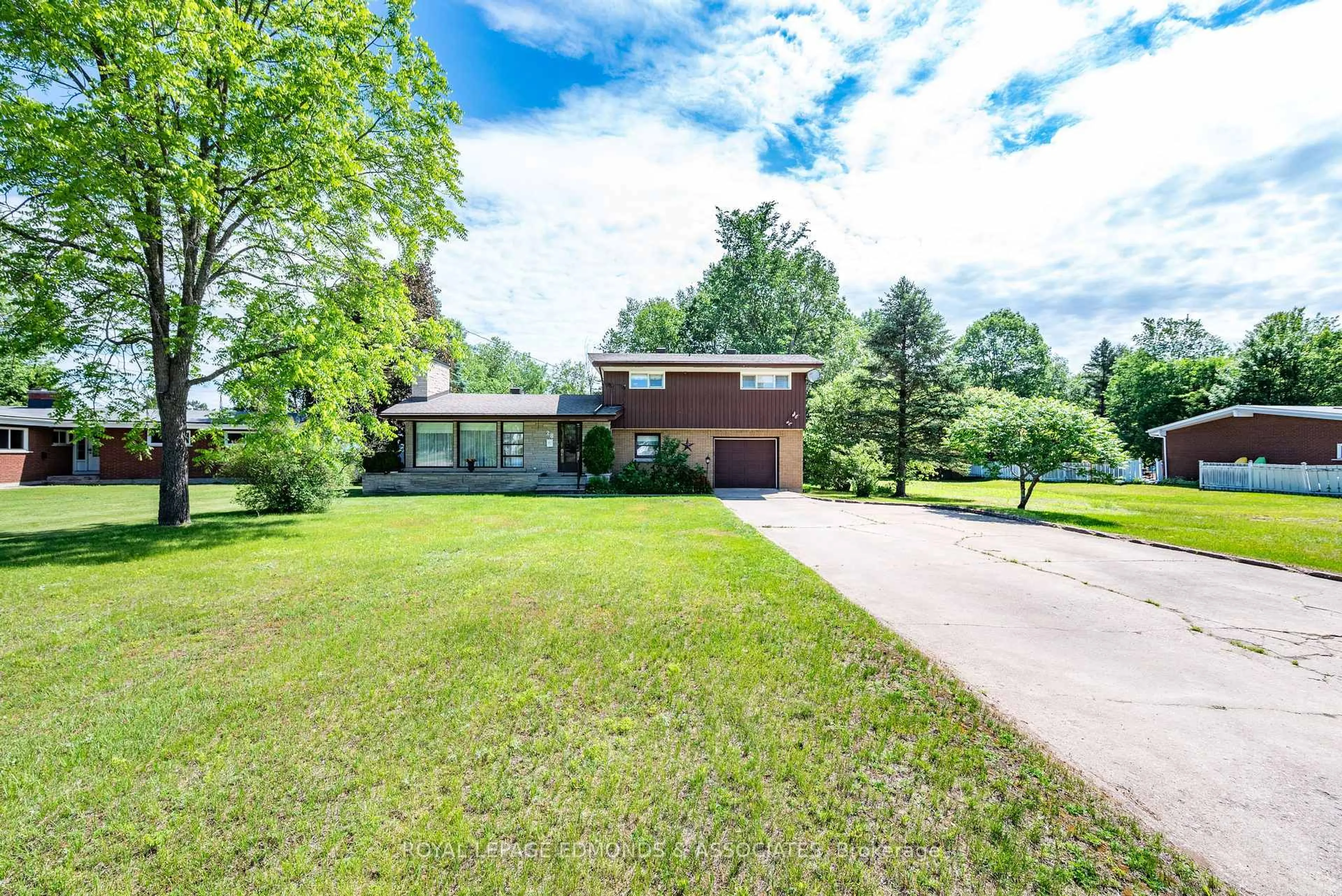 A pic from outside/outdoor area/front of a property/back of a property/a pic from drone, unknown for 28 Barry St, Pembroke Ontario K8A 7L5