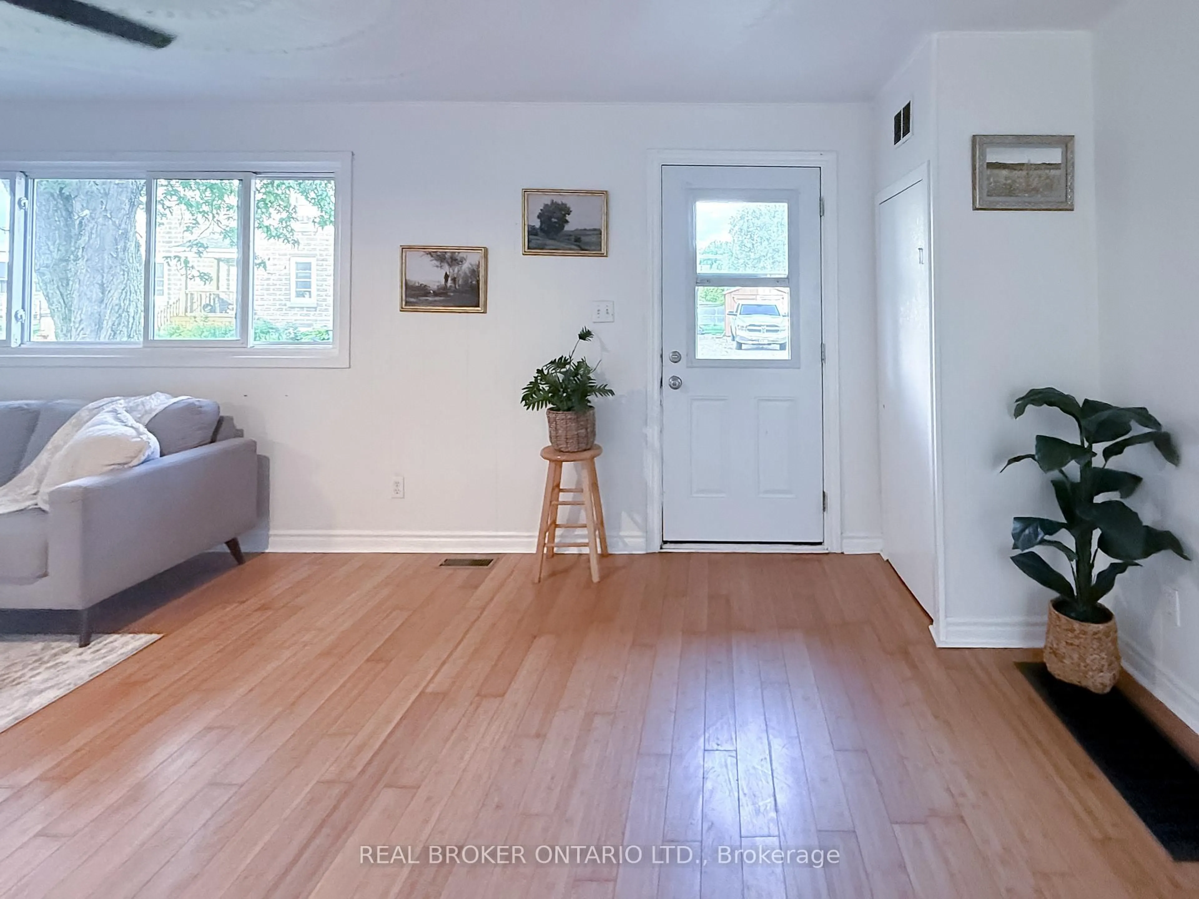 Indoor entryway for 348 County 16 Rd, Elizabethtown-Kitley Ontario K0G 1G0