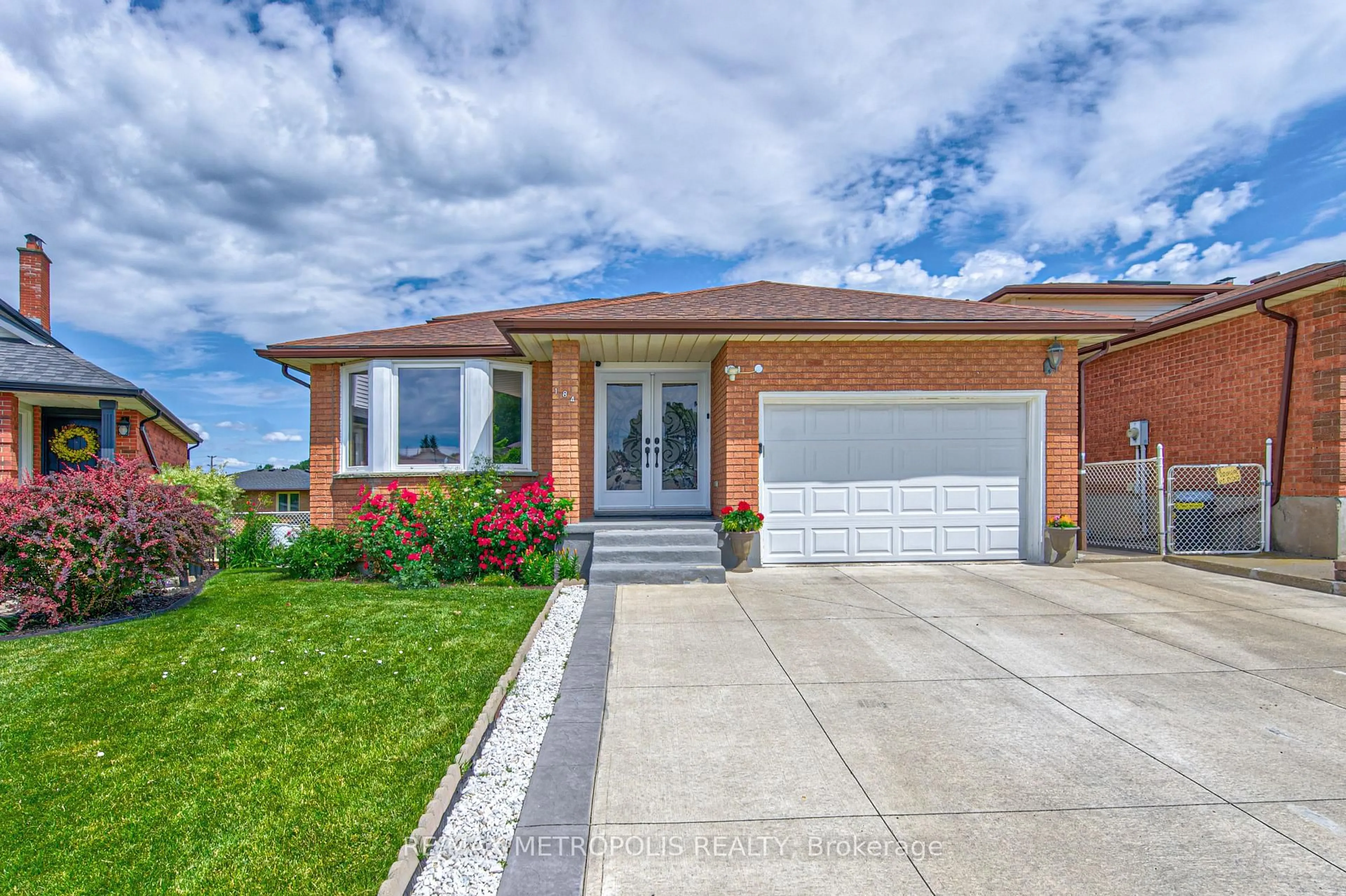 Home with brick exterior material, street for 184 Stonyburn Cres, Cambridge Ontario N1R 7X8