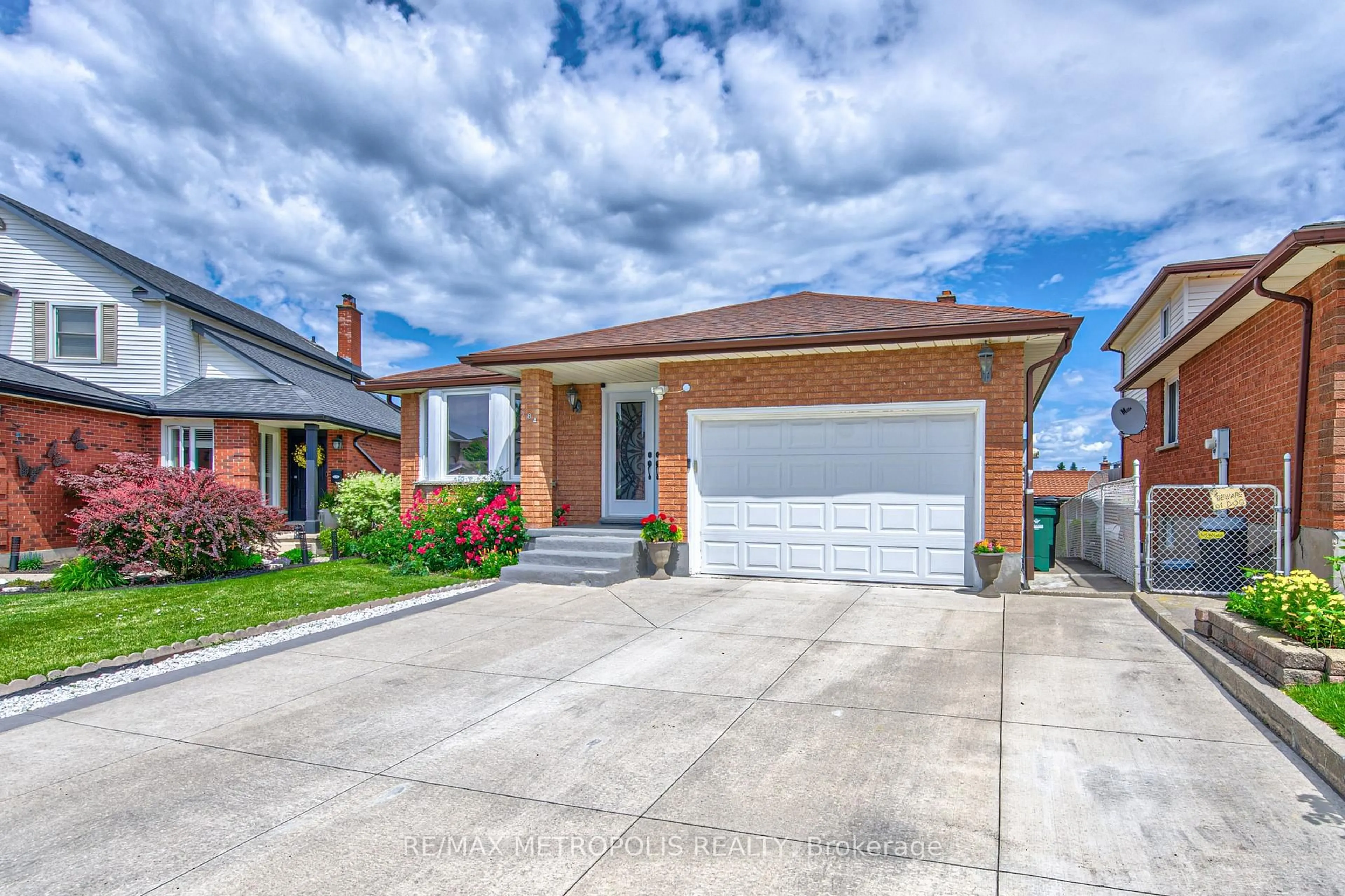 Home with brick exterior material, street for 184 Stonyburn Cres, Cambridge Ontario N1R 7X8