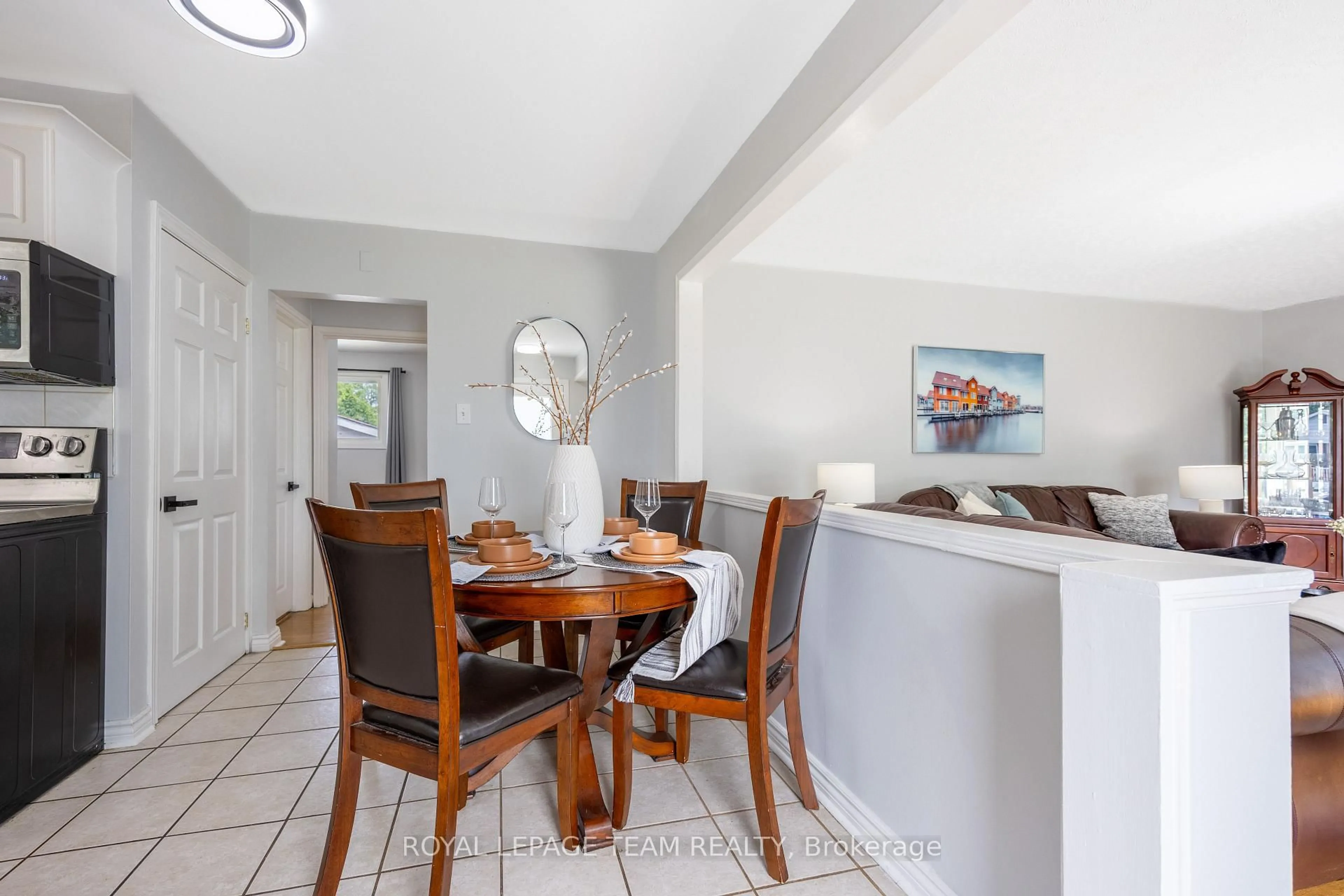 Dining room, ceramic/tile floor for 1293 Woodside Dr, Ottawa Ontario K2C 2H1