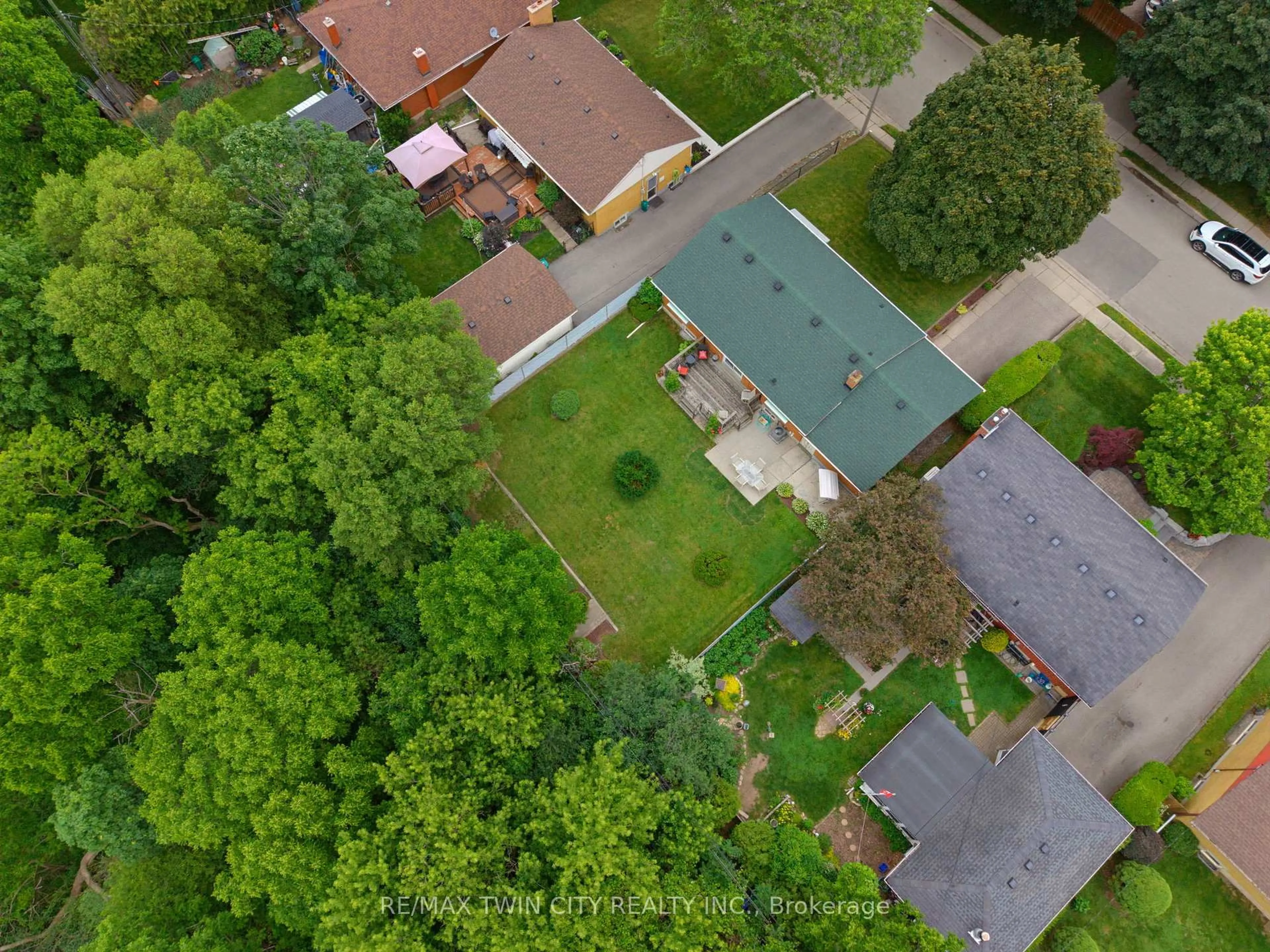A pic from outside/outdoor area/front of a property/back of a property/a pic from drone, unknown for 42 Highman Ave, Cambridge Ontario N1R 3L7