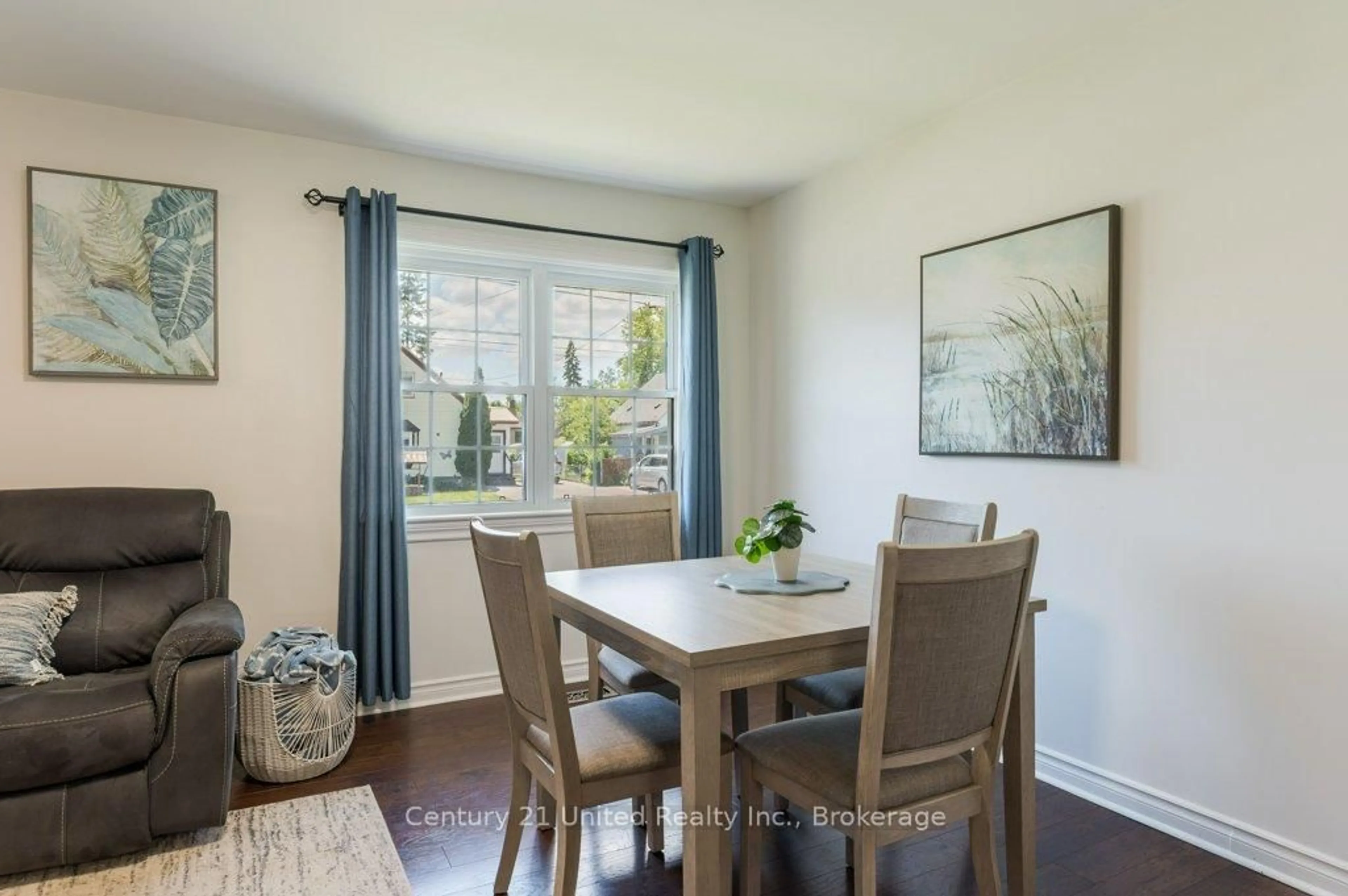 Dining room, wood/laminate floor for 470 O'connell Rd, Peterborough Ontario K9J 4C9
