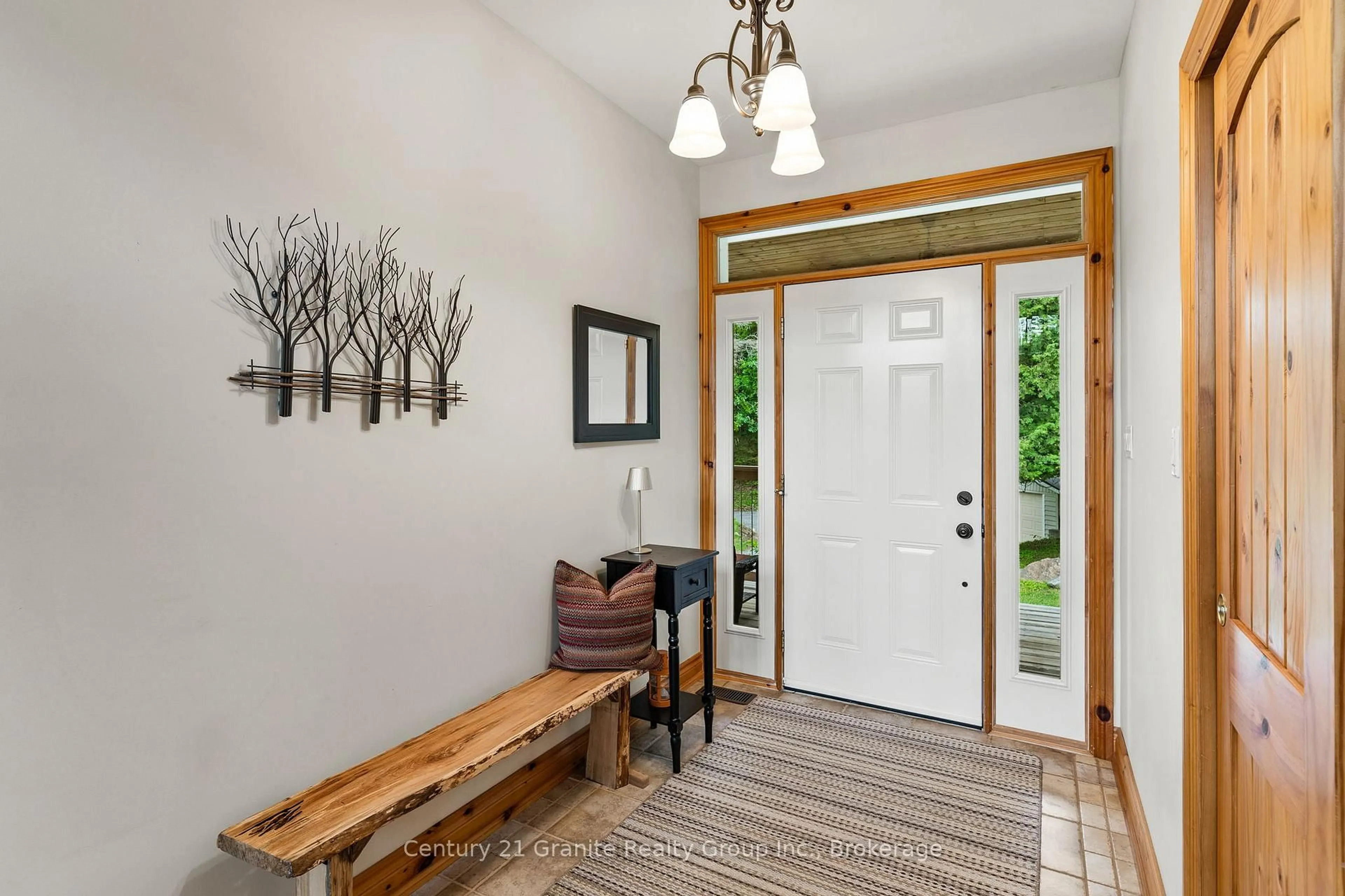 Indoor entryway for 1003 Pontiac Dr, Minden Hills Ontario K0M 2K0