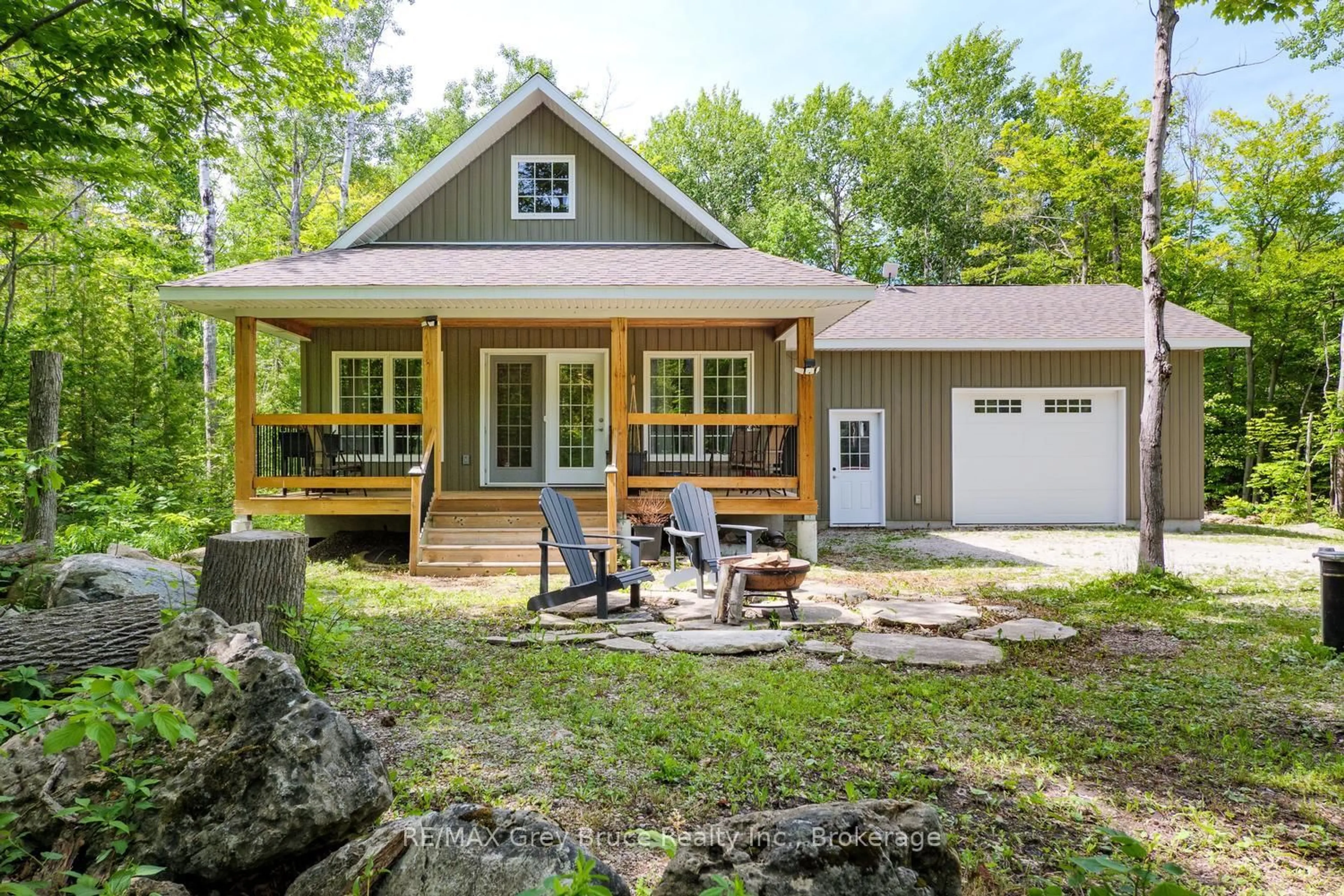 Home with vinyl exterior material, unknown for 73 Maple Dr, Northern Bruce Peninsula Ontario N0H 1Z0