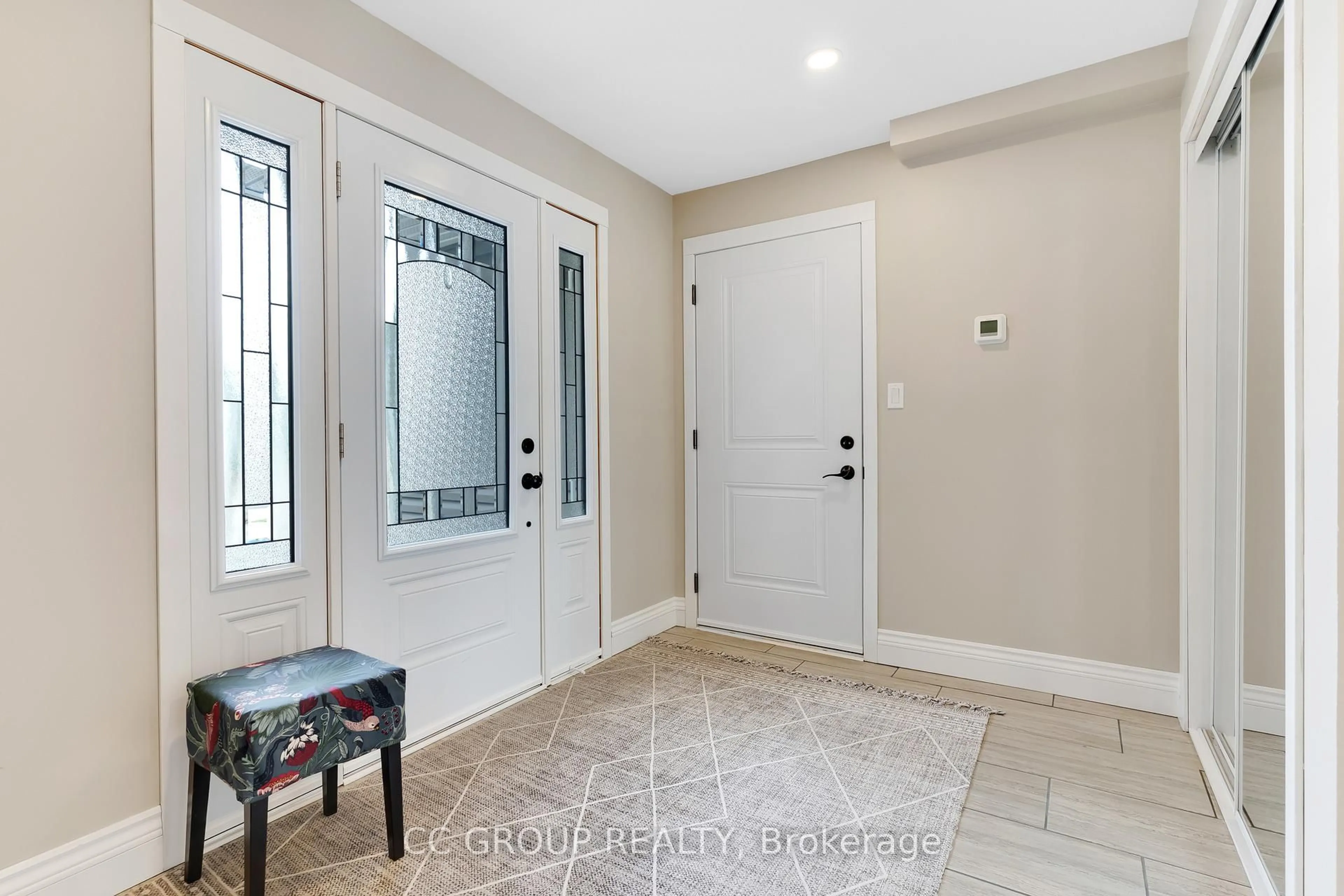 Indoor entryway for 542 Huron St, Wilmot Ontario N3A 1J8