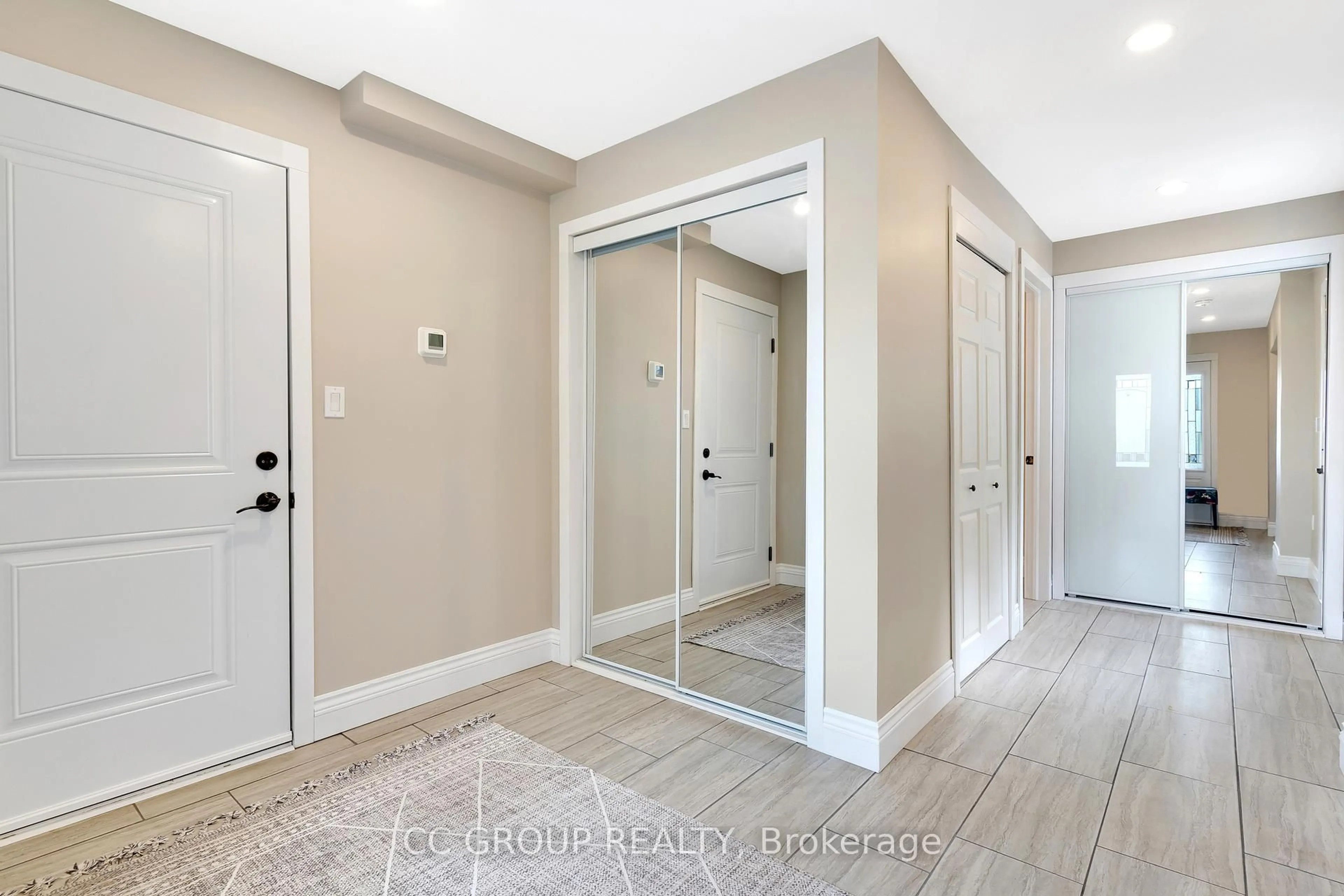 Indoor entryway for 542 Huron St, Wilmot Ontario N3A 1J8