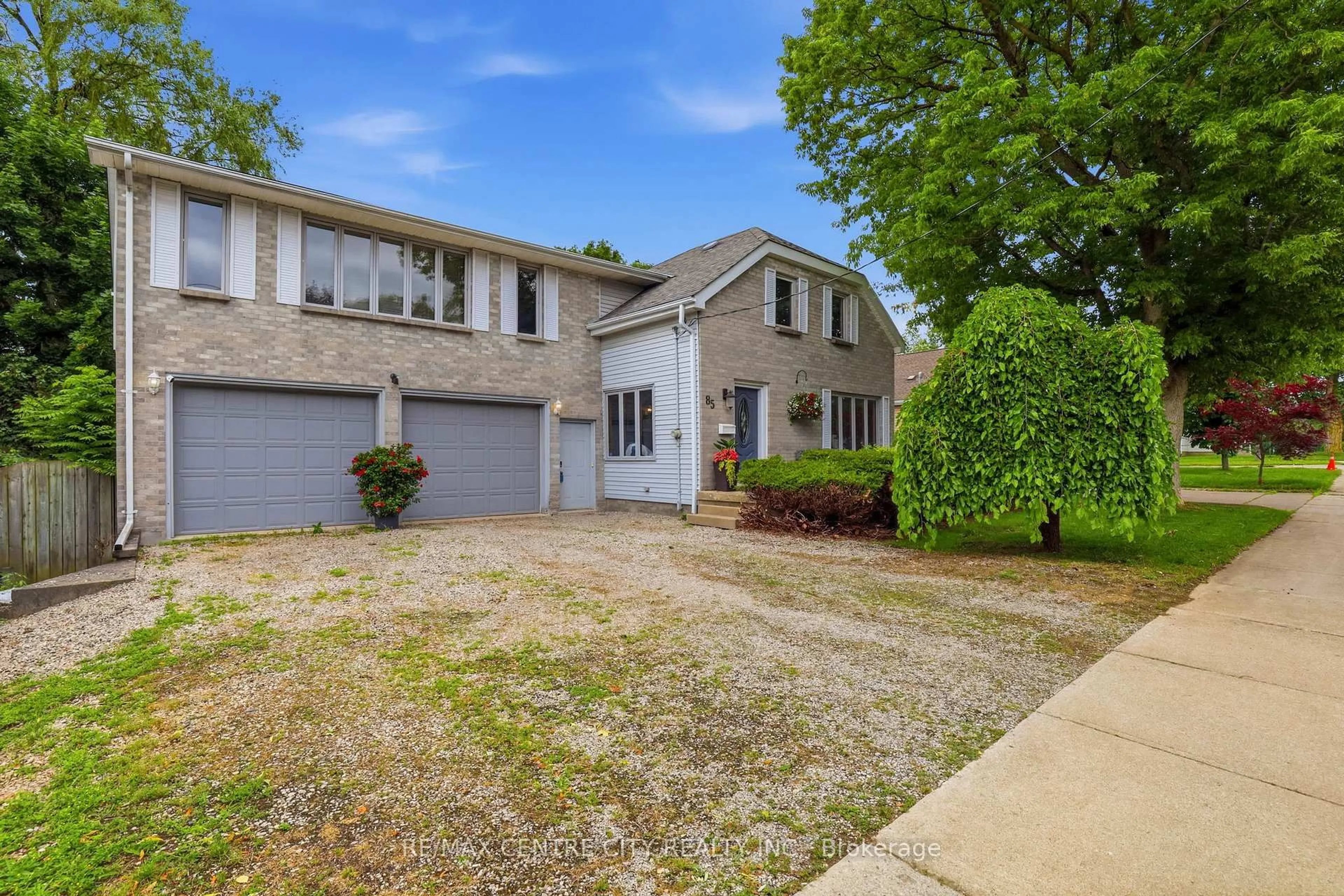 A pic from outside/outdoor area/front of a property/back of a property/a pic from drone, street for 85 Stuart St, London East Ontario N5Y 1S4