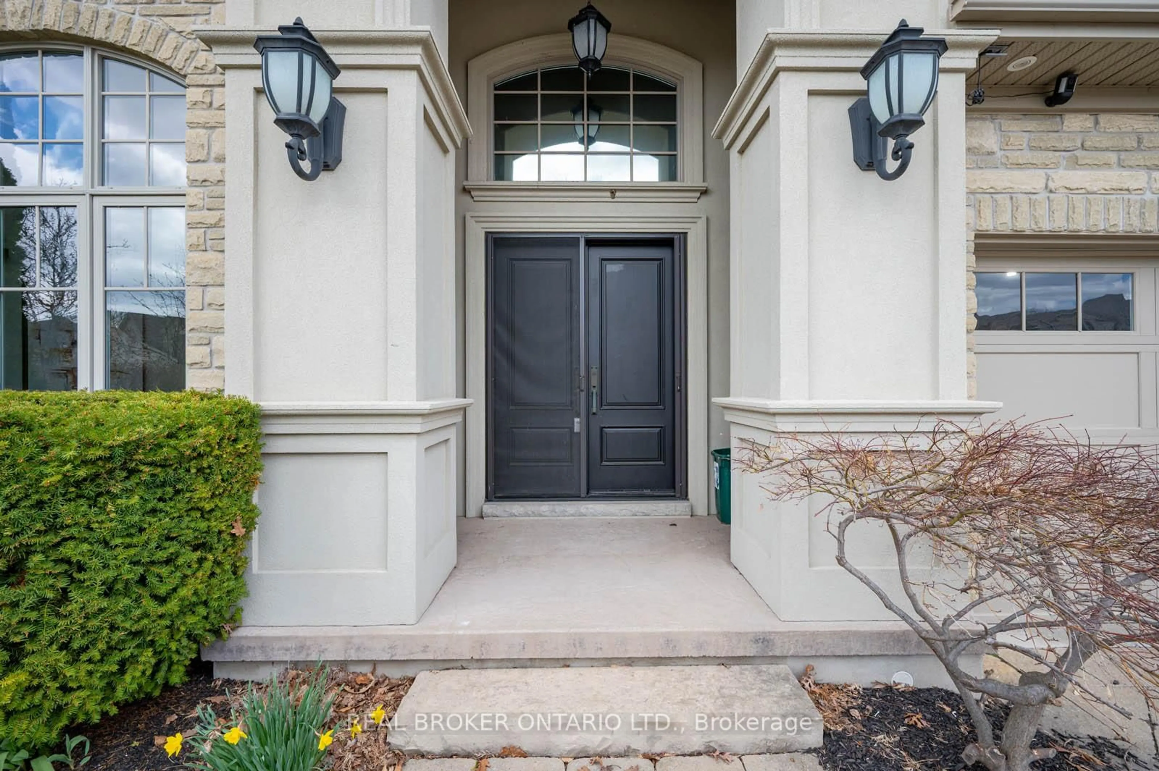 Indoor entryway for 459 Deer Ridge Dr, Kitchener Ontario N2P 0A7