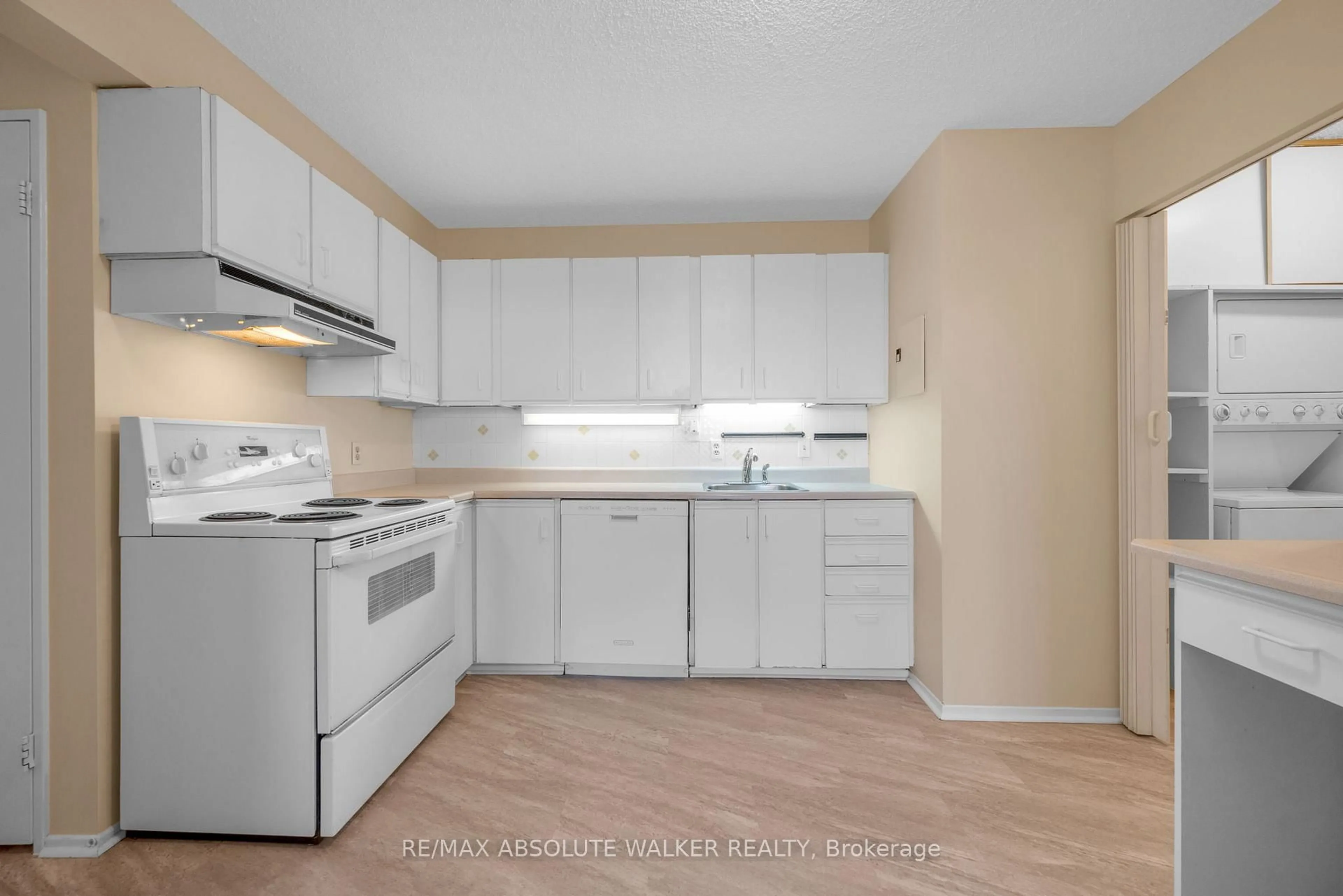 Standard kitchen, unknown for 1285 Cahill Dr #2003, Ottawa Ontario K1V 9A7